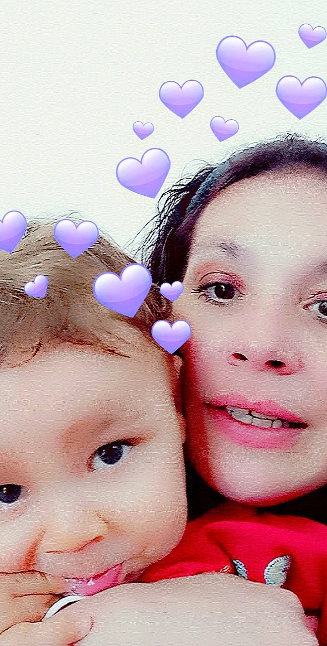 Emilio a rejoint le concours — aidez-le/la à gagner de superbes lots ! beauty, cheek, chin, close_up, eyebrow, eyelash, face, facial_expression, fun, gesture, happy, headgear, lip, magenta, nose, person, pink, purple, skin, violet