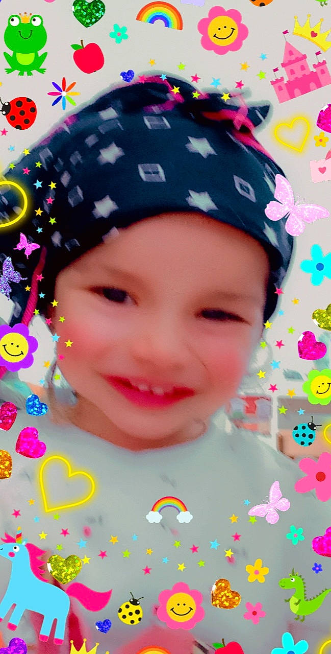 Chiara a rejoint le concours — aidez-le/la à gagner de superbes lots ! baby_toddler_clothing, beauty, cap, cheek, chin, creative_arts, face, facial_expression, fun, happy, headwear, joy, knit_cap, lip, magenta, pattern, person, pink, skin, sleeve