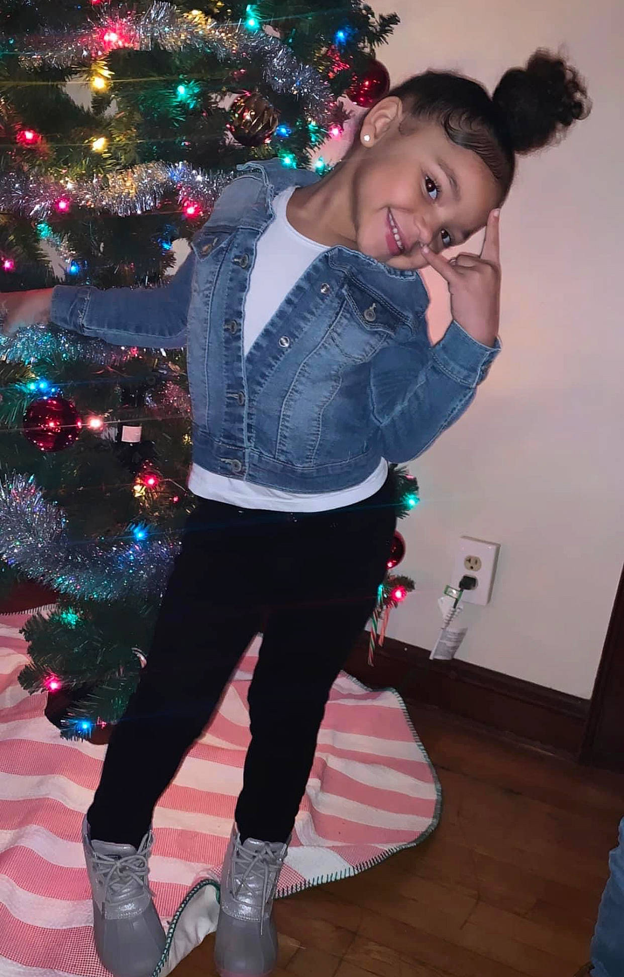 Alahna joined the competition — help win amazing prizes! black, christmas_decoration, christmas_ornament, christmas_tree, electric_blue, event, fashion_design, fun, hair, happy, holiday, holiday_ornament, human_leg, joy, knee, magenta, person, sleeve, smile, standing