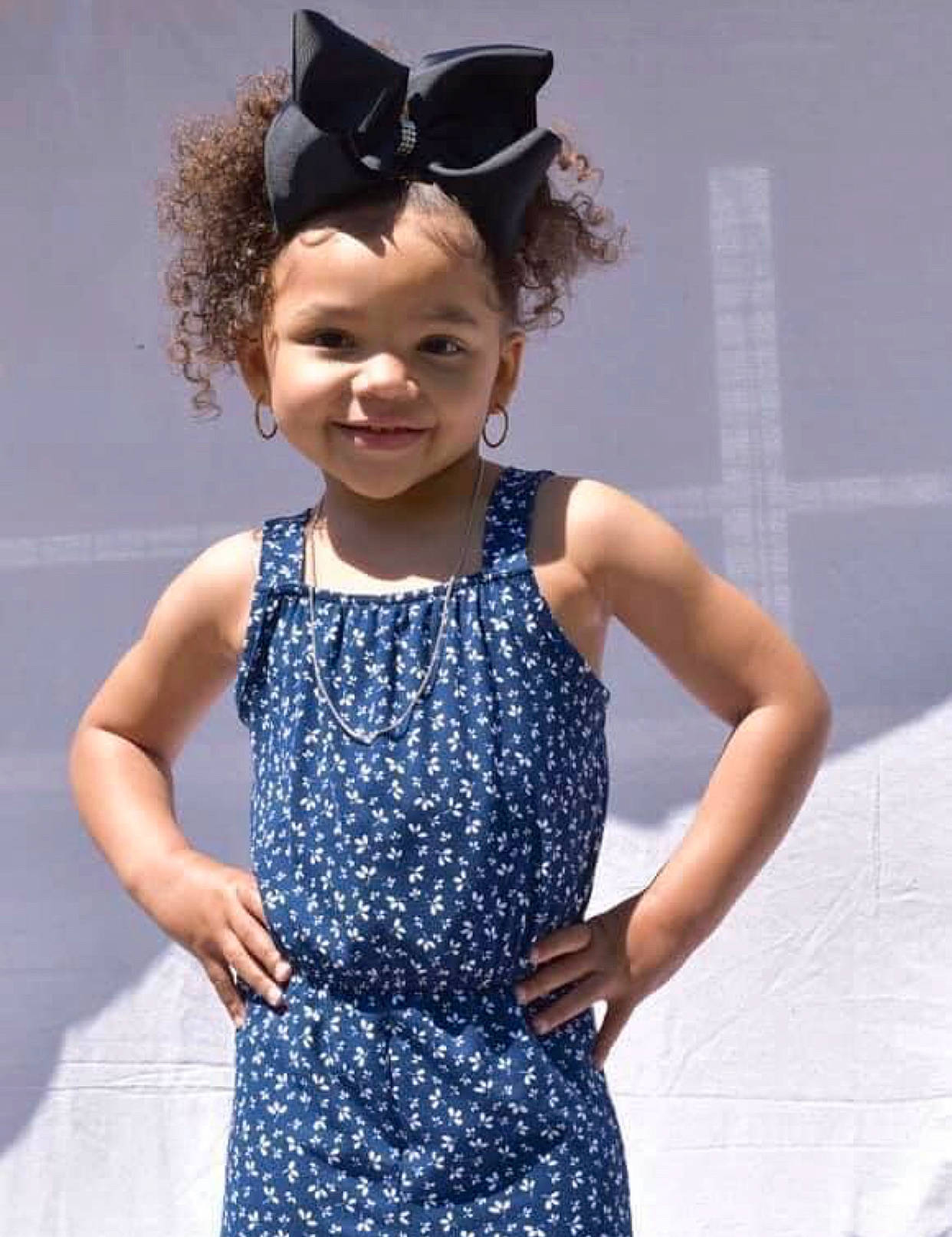 Alahna is registered to the contest to win money with this photo: cocktail_dress, costume_hat, day_dress, dress, electric_blue, event, fashion, fashion_accessory, fashion_design, fun, gesture, happy, headwear, jewellery, joy, neck, one_piece_garment, pattern, person, purple