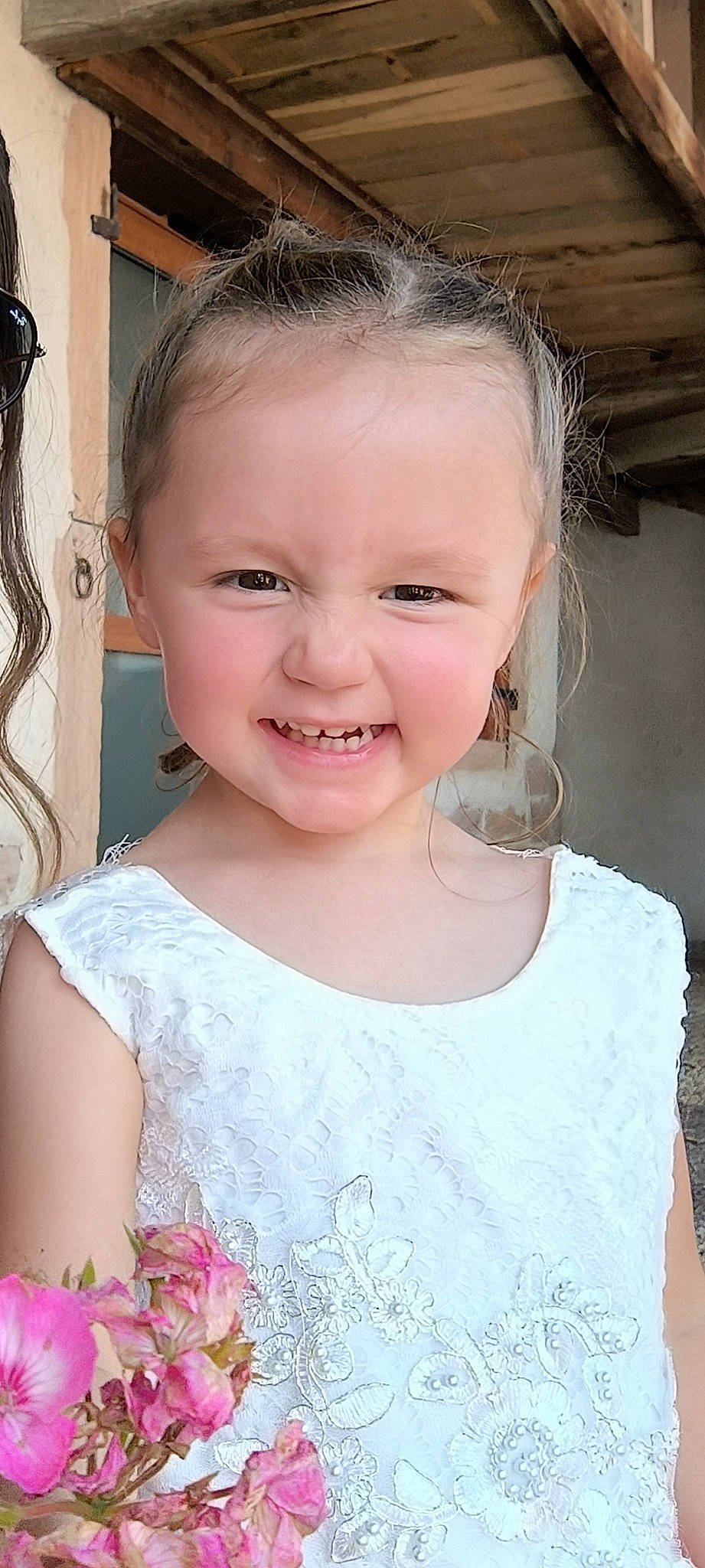 Tessa a rejoint le concours — aidez-le/la à gagner de superbes lots ! beauty, cheek, chin, eyebrow, eyelash, flash_photography, hair, hairstyle, happy, head, iris, joy, lip, neck, nose, person, pink, skin, sleeve, smile