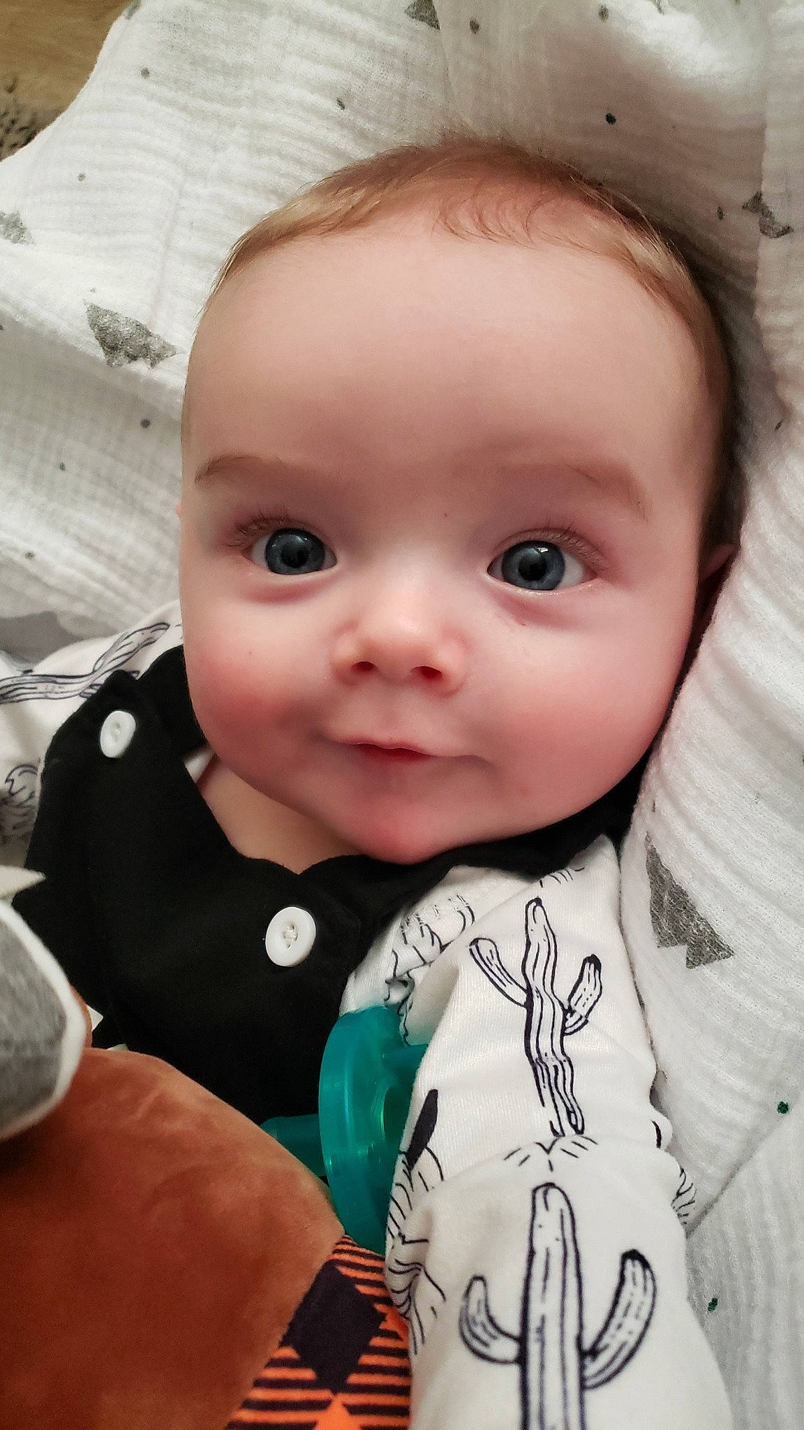 Bearet is registered to the contest to win money with this photo: baby, baby_toddler_clothing, blond, cheek, child, chin, close_up, collar, eye, eyebrow, eyelash, happy, iris, lip, nose, person, skin, sleeve, smile, t_shirt