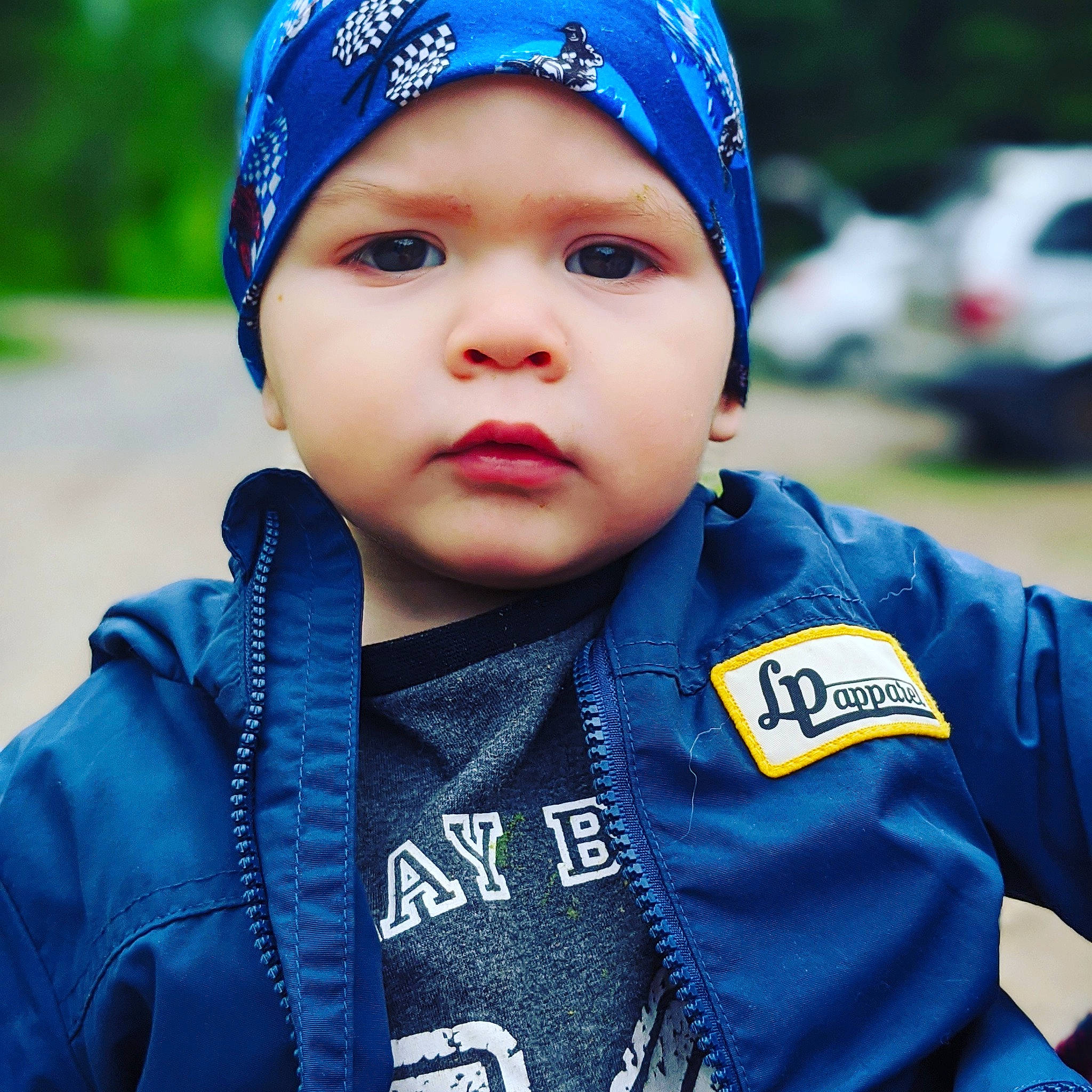 Lucka participe au concours pour gagner de l'argent avec cette photo : baby, beanie, blue, cap, cheek, child, cobalt_blue, cool, electric_blue, eye, face, hair_accessory, happy, head, headgear, headwear, lip, outerwear, person, photography