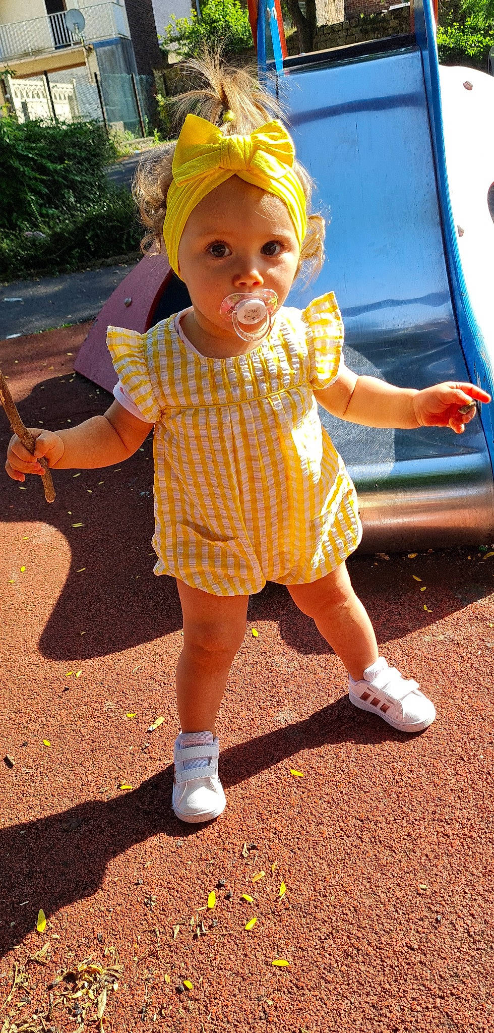 Sheelsea participe au concours pour gagner de l'argent avec cette photo : asphalt, automotive_lighting, baby_toddler_clothing, beauty, cap, child, cool, electric_blue, face, fun, grass, happy, human_leg, leisure, people, person, pink, recreation, shoe, sneakers