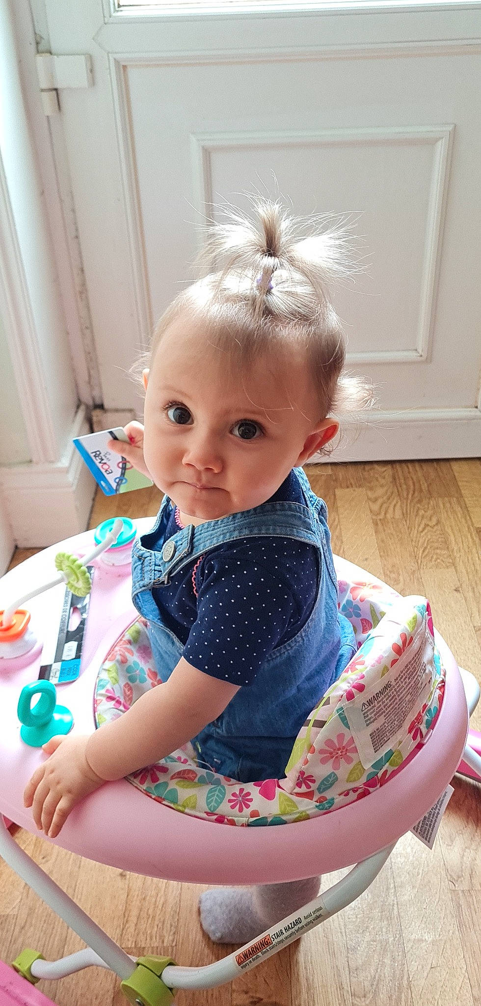 Sheelsea participe au concours pour gagner de l'argent avec cette photo : baby, baby_products, baby_toddler_clothing, child, dress, fashion_accessory, flooring, happy, headband, headgear, iris, outerwear, pattern, person, pink, room, sitting, sleeve, smile, t_shirt