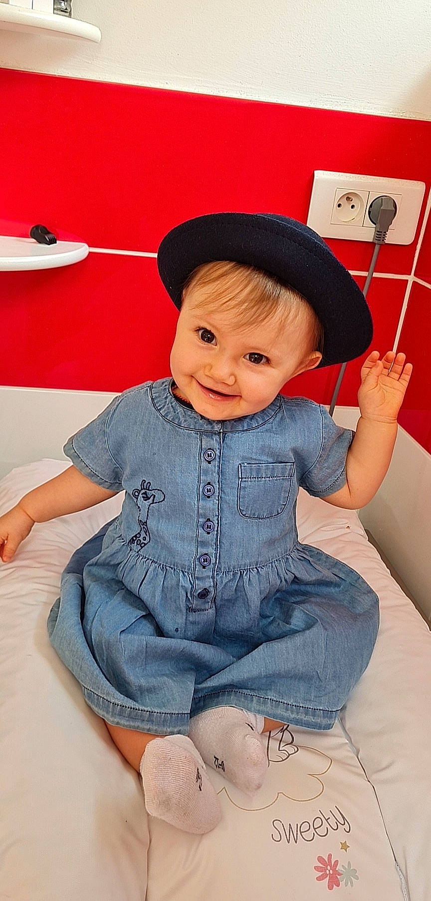 Sheelsea participe au concours pour gagner de l'argent avec cette photo : art, baby_toddler_clothing, black_hair, cap, cheek, child, costume, costume_hat, doll, eye, fashion_accessory, fun, happy, hat, human_body, joy, pattern, person, sitting, sleeve