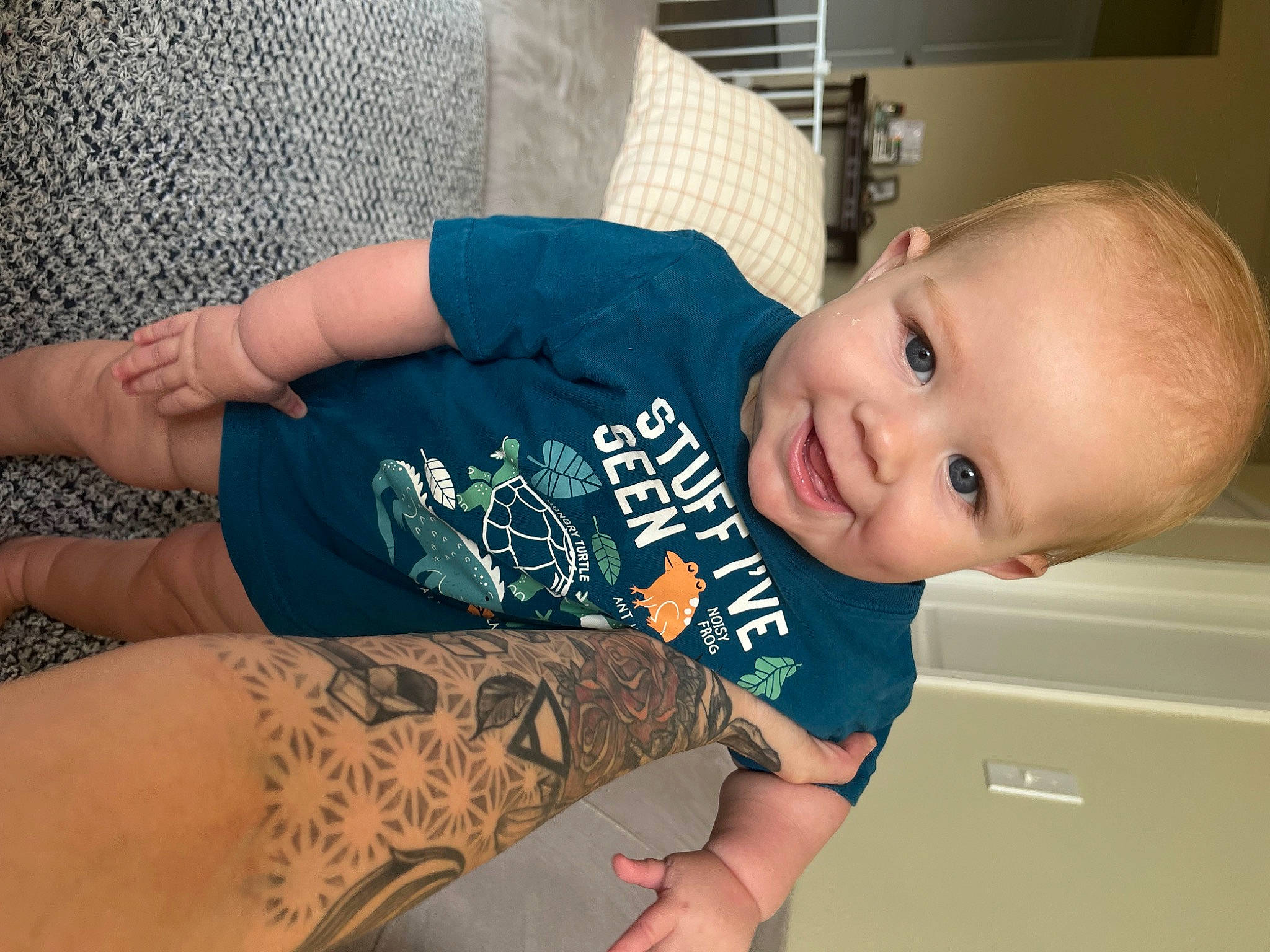 August is registered to the contest to win money with this photo: baby, baby_toddler_clothing, comfort, elbow, finger, happy, human_body, joint, joy, knee, mouth, muscle, people, person, shoulder, skin, sleeve, smile, stomach, t_shirt