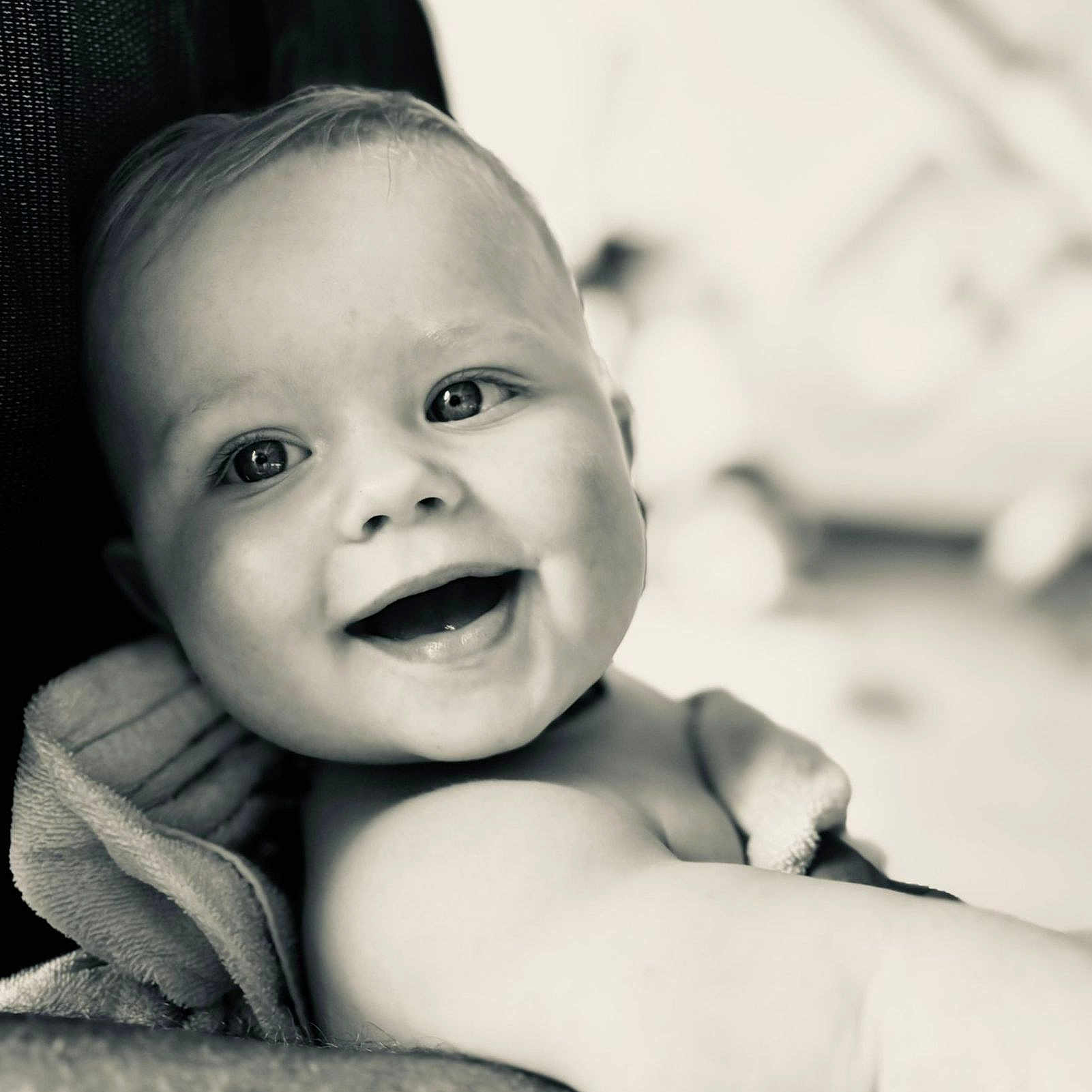 Gabriel participe au concours pour gagner de l'argent avec cette photo : arm, baby, black_and_white, child, closeup, cute, expression, eyes, face, happy, human, infant, love, person, portrait, skin, smiling, soft_focus, towel, warmth