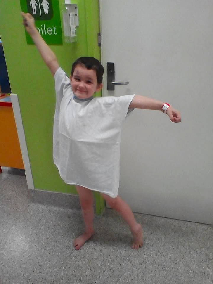 Daniel-jacob is registered to the contest to win money with this photo: arm, barefoot, human_leg, joint, joy, leg, person, shoulder, standing