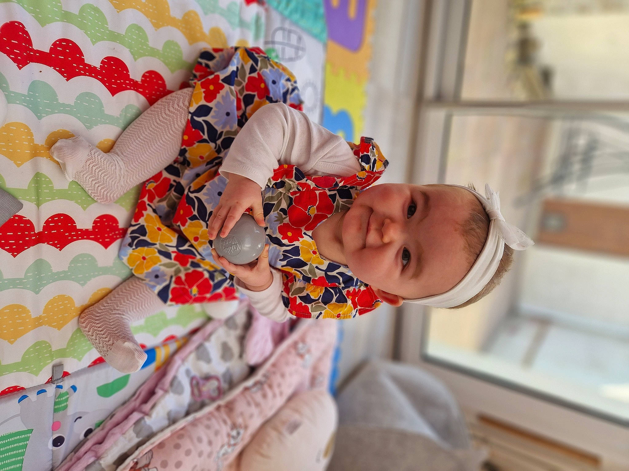 Margaux a rejoint le concours — aidez-le/la à gagner de superbes lots ! baby, baby_products, baby_toddler_clothing, child, fun, happy, linens, pattern, person, room, smile, toddler, visual_arts