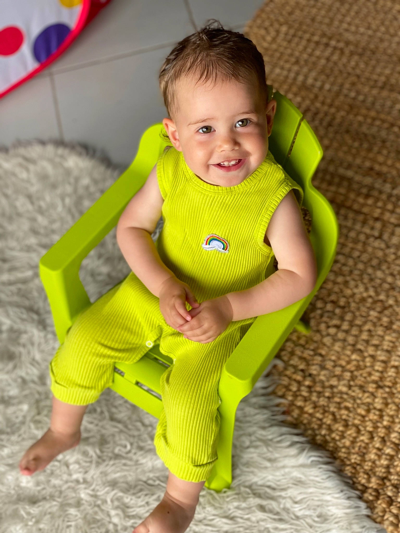 Charlize a rejoint le concours — aidez-le/la à gagner de superbes lots ! baby, baby_toddler_clothing, chair, comfort, face, floor, grass, happy, head, human_body, joy, knee, leg, neck, person, product, sleeve, smile, t_shirt, thigh