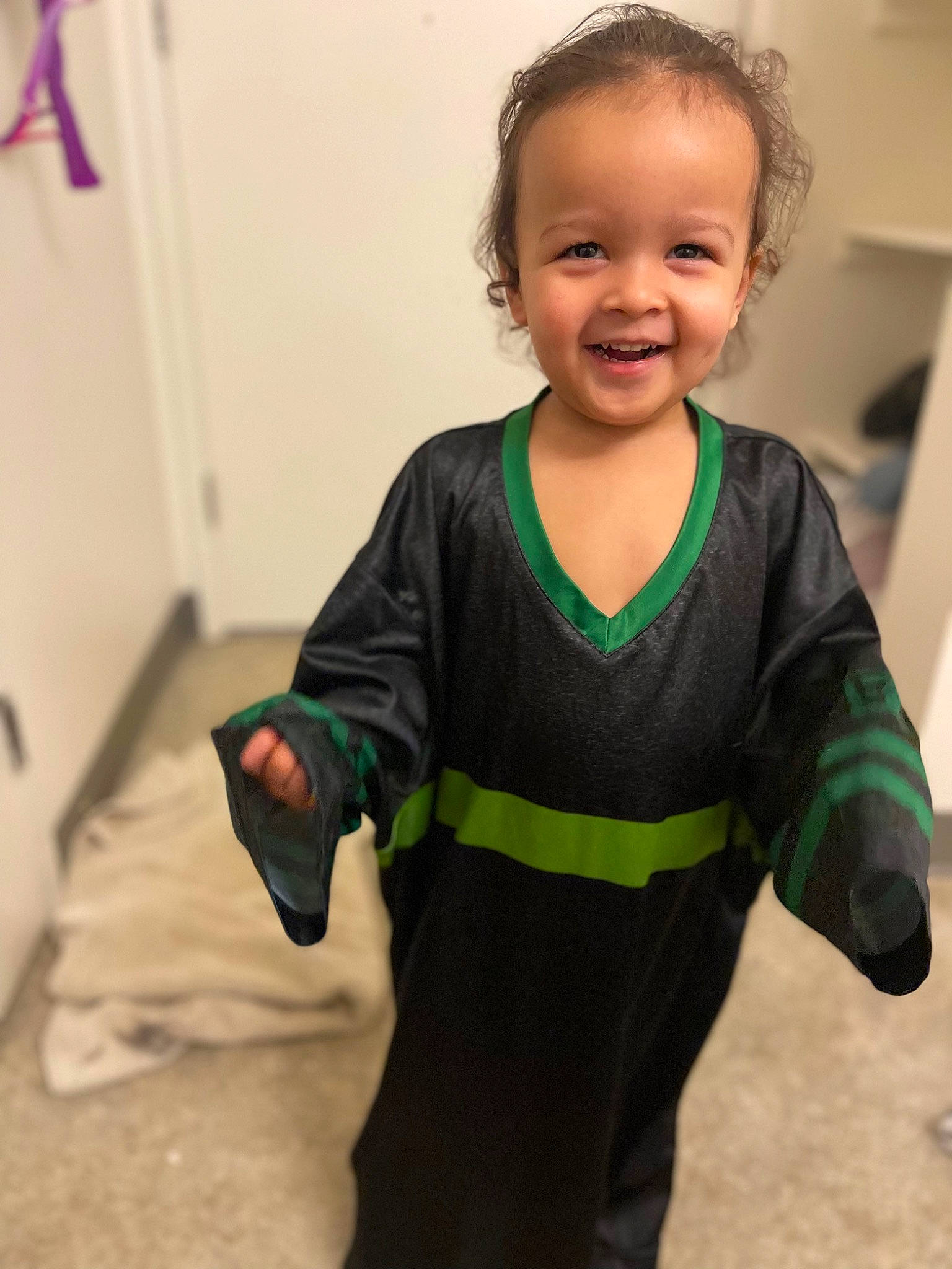 Dezmond Wallen is registered to the contest to win money with this photo: arm, baby_toddler_clothing, cheek, clothing, face, facial_expression, finger, gesture, hair, hairstyle, hand, happy, head, human_body, joint, joy, neck, person, shoulder, sleeve