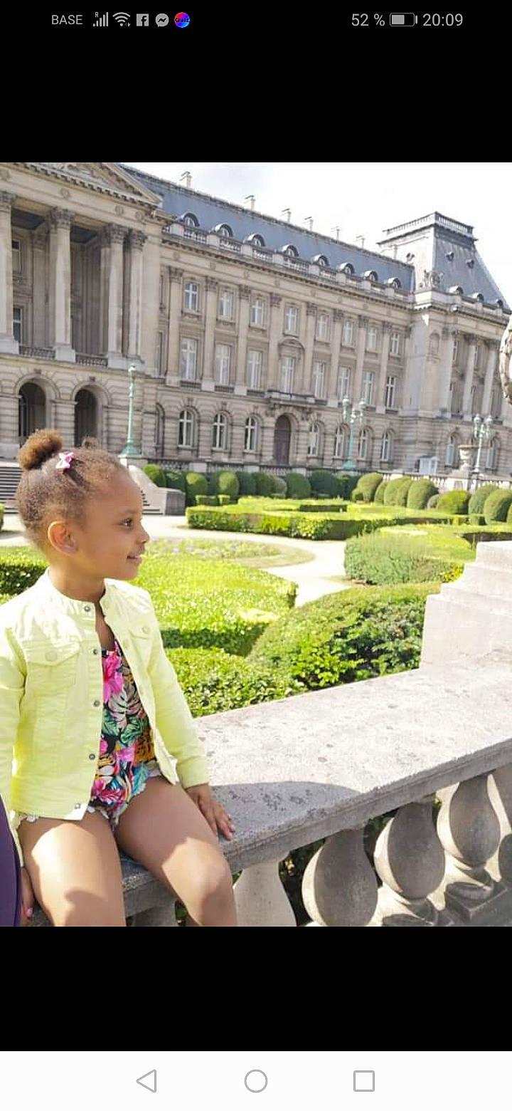 Noéline a rejoint le concours — aidez-le/la à gagner de superbes lots ! building, city, joy, leg, leisure, person, sitting, tourism, vacation