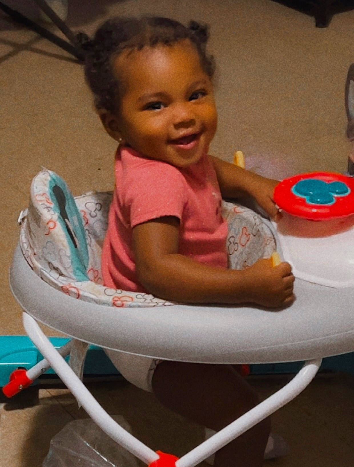 Nyarii is registered to the contest to win money with this photo: baby, baby_toddler_clothing, chair, child, circle, comfort, event, fun, happy, joy, leisure, magenta, person, play, product, sharing, sitting, skin, smile, table
