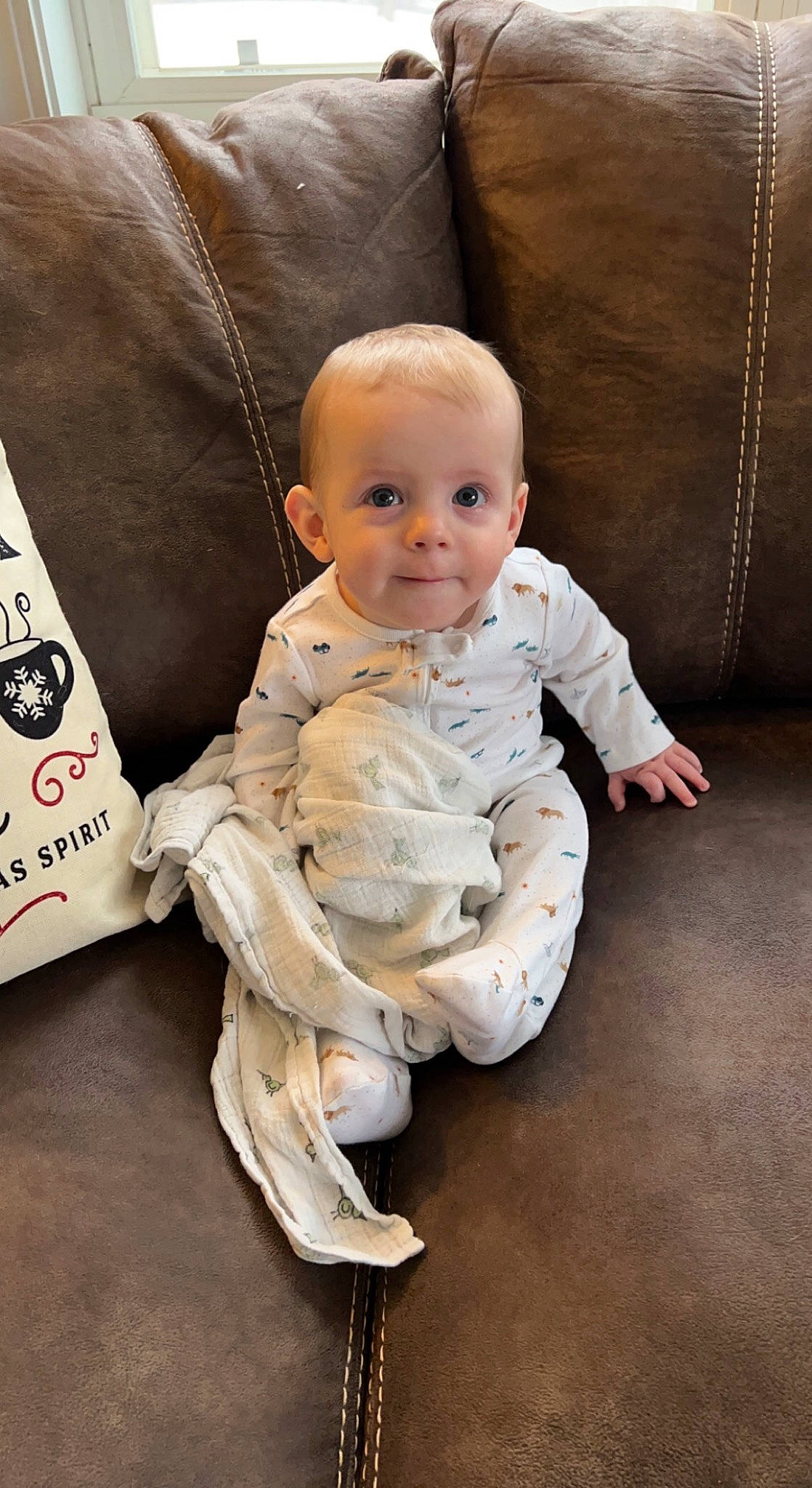 Jordy is registered to the contest to win money with this photo: baby, baby_toddler_clothing, cheek, child, comfort, couch, eye, flooring, gesture, hairstyle, happy, head, linens, mammal, person, sitting, sleeve, smile, textile, toddler