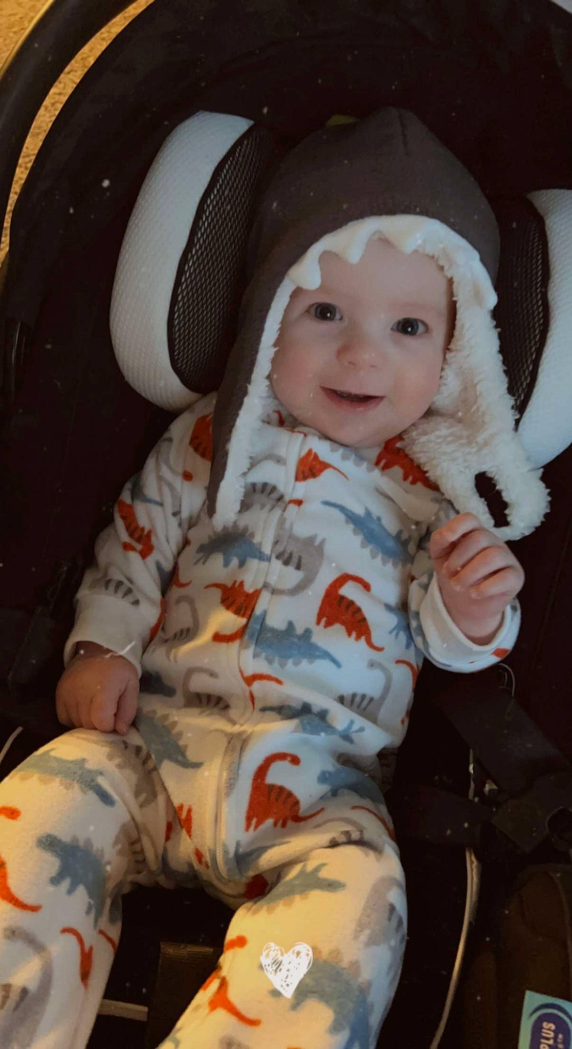 Jordy is registered to the contest to win money with this photo: baby, baby_carriage, baby_in_car_seat, baby_safety, baby_toddler_clothing, cap, car_seat, cheek, child, comfort, face, happy, headgear, headwear, person, product, sitting, skin, sleeve, smile
