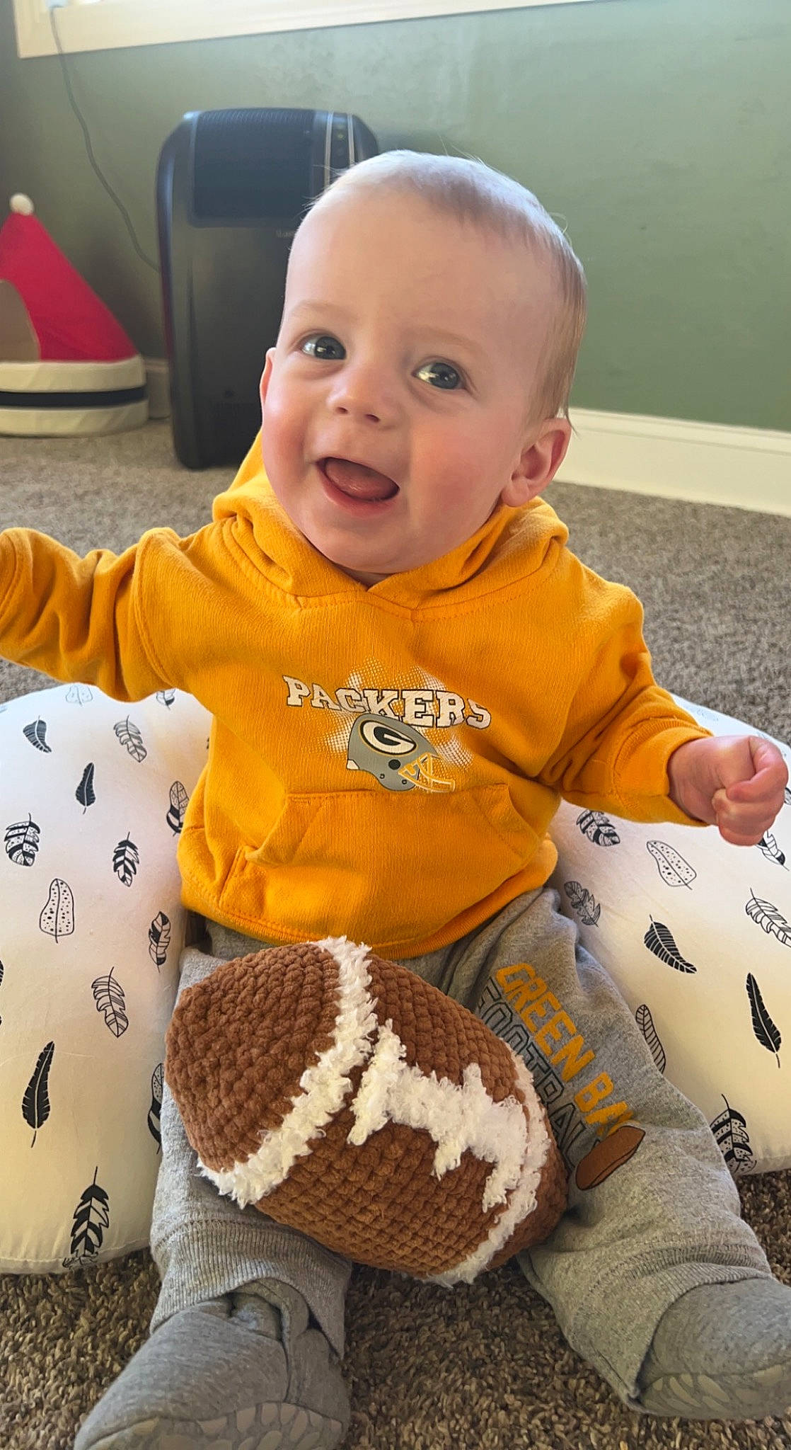 Jordy is registered to the contest to win money with this photo: baby, baby_products, baby_toddler_clothing, chair, child, comfort, flooring, happy, linens, pattern, person, play, room, sitting, sleeve, smile, stuffed_toy, t_shirt, toddler, wool