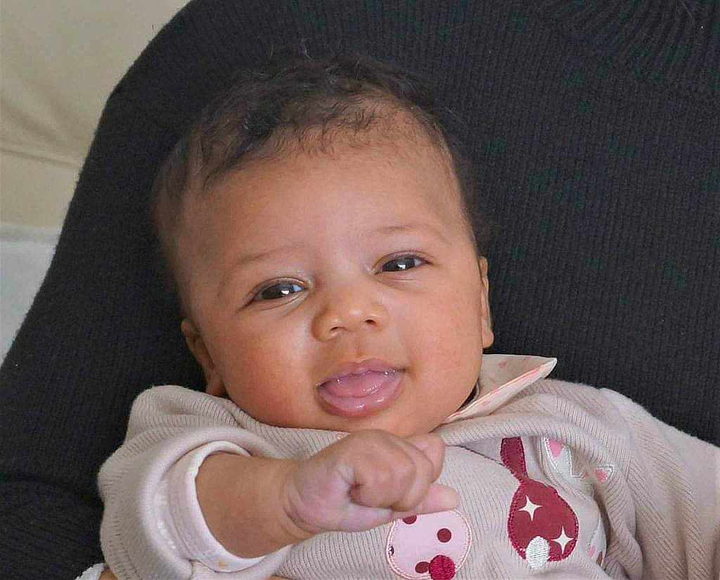 Imany participe au concours pour gagner de l'argent avec cette photo : baby, baby_toddler_clothing, cheek, child, chin, comfort, ear, eyebrow, eyelash, gesture, happy, iris, lip, mouth, nose, person, skin, sleeve, smile, thumb