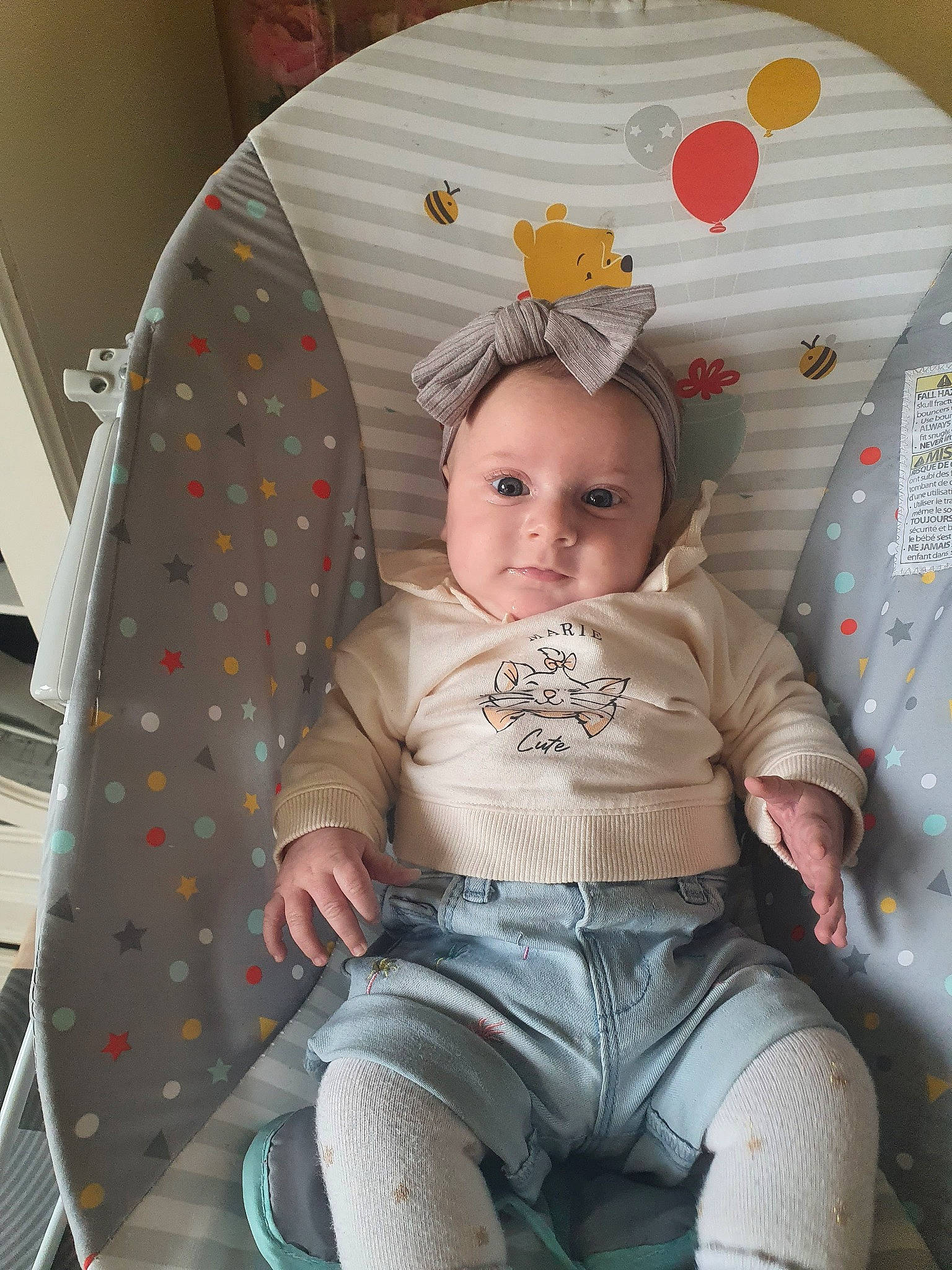 Gabriela participe au concours pour gagner de l'argent avec cette photo : baby, baby_products, baby_toddler_clothing, chair, cheek, child, comfort, fashion_accessory, fun, headband, headwear, knee, lap, pattern, peach, person, pink, sitting, skin, thigh