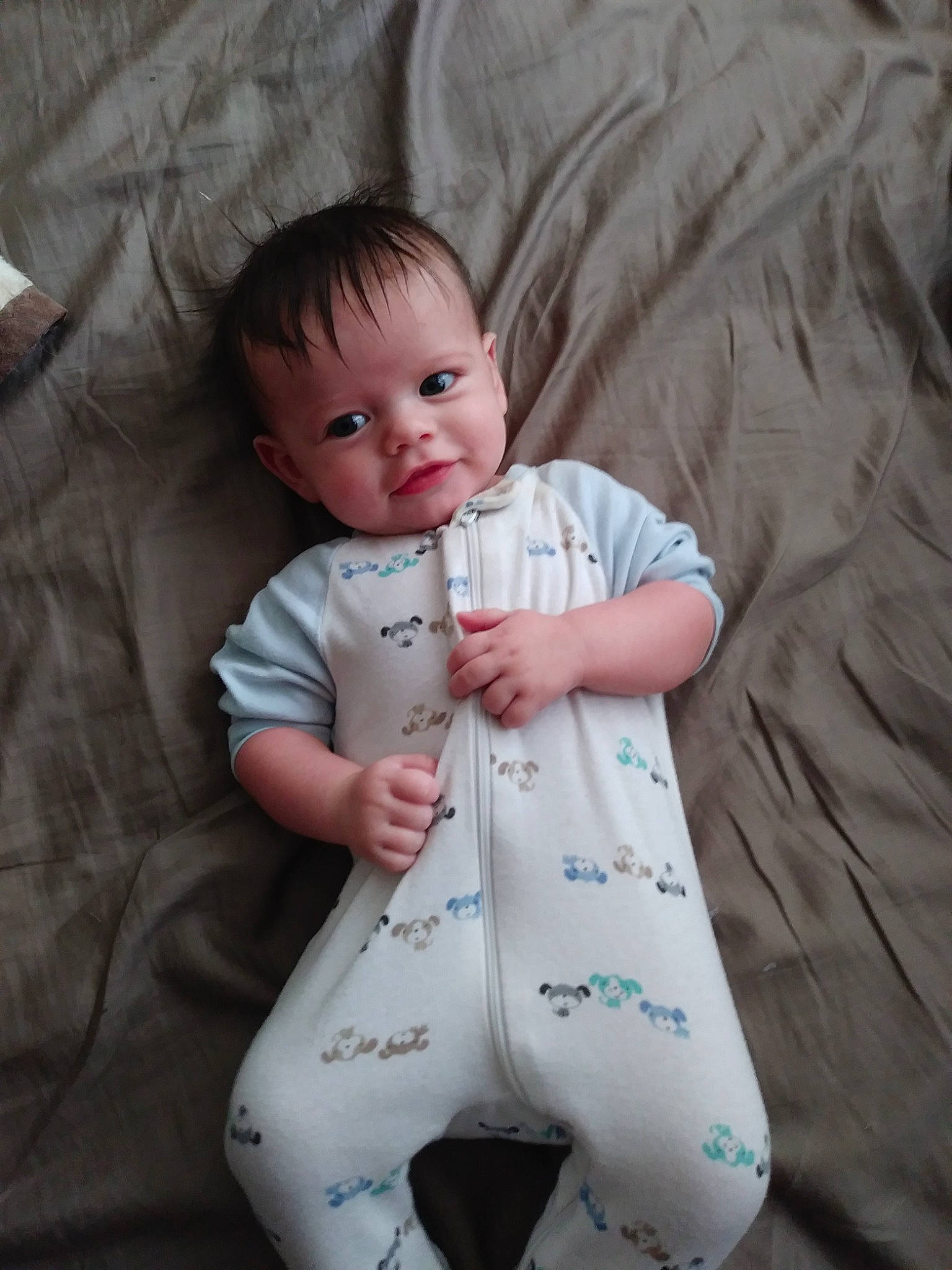 William is registered to the contest to win money with this photo: baby, baby_toddler_clothing, child, leg, person, product, skin, toddler
