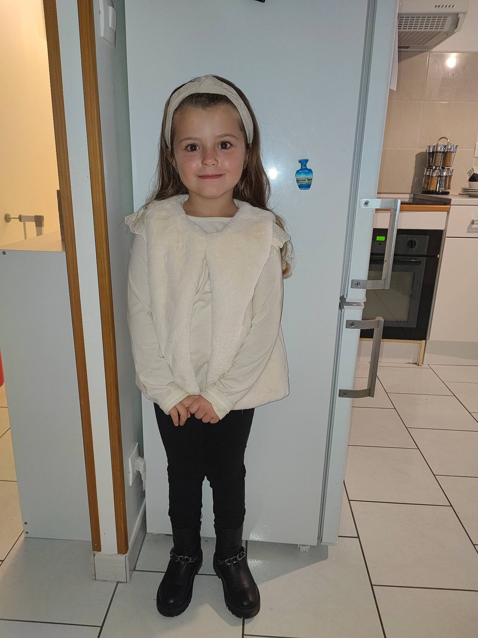 Taelynn participe au concours pour gagner de l'argent avec cette photo : chair, dress, event, fashion_design, floor, flooring, formal_wear, fun, high_heels, human_leg, joy, knee, person, room, sandal, shoulder, sleeve, thigh, tourist_attraction, uniform