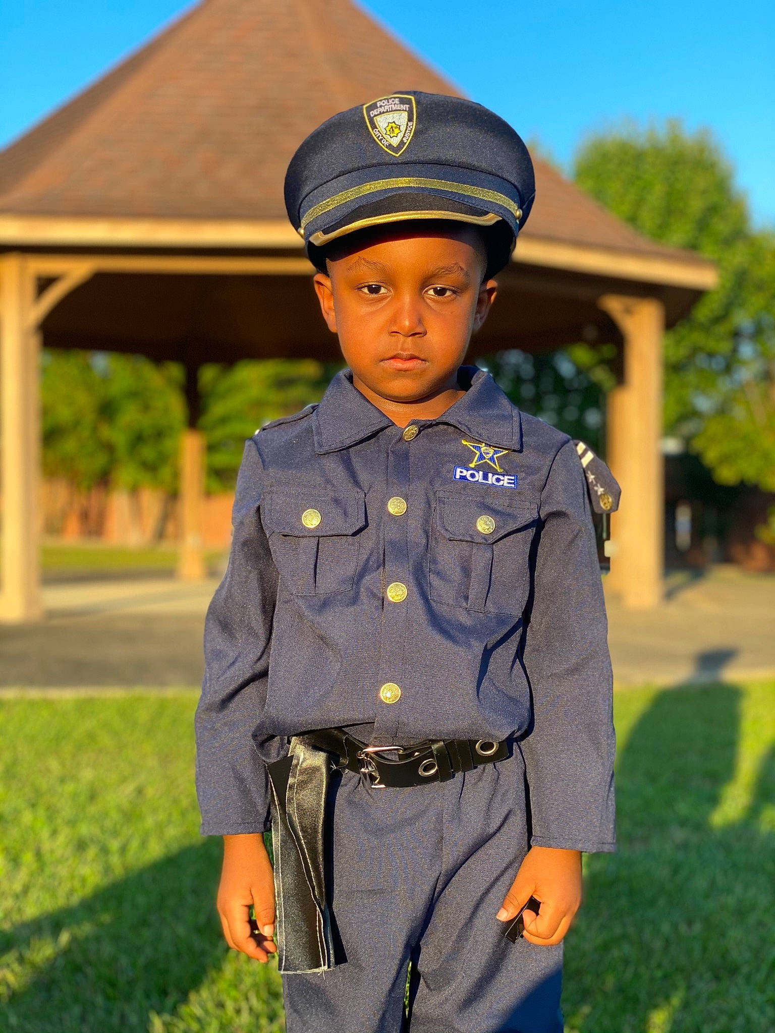 Keontae is registered to the contest to win money with this photo: blazer, cap, coat, collar, dress_shirt, face, formal_wear, gesture, headwear, marines, military_officer, military_person, military_uniform, non_commissioned_officer, official, peaked_cap, person, security, sky, sleeve