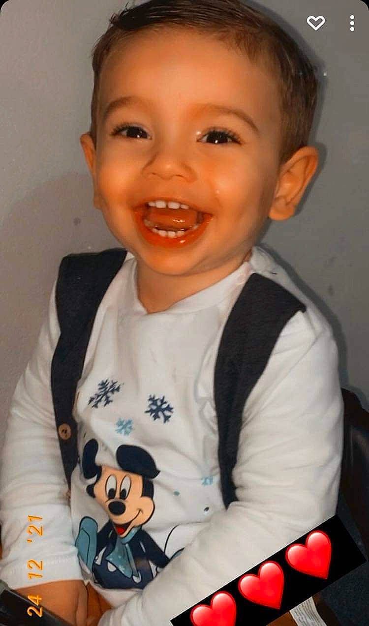 Joseph participe au concours pour gagner de l'argent avec cette photo : baby, baby_products, baby_toddler_clothing, carmine, cheek, child, fun, hair, hairstyle, happy, joy, laugh, nose, organ, outerwear, person, sitting, skin, sleeve, smile