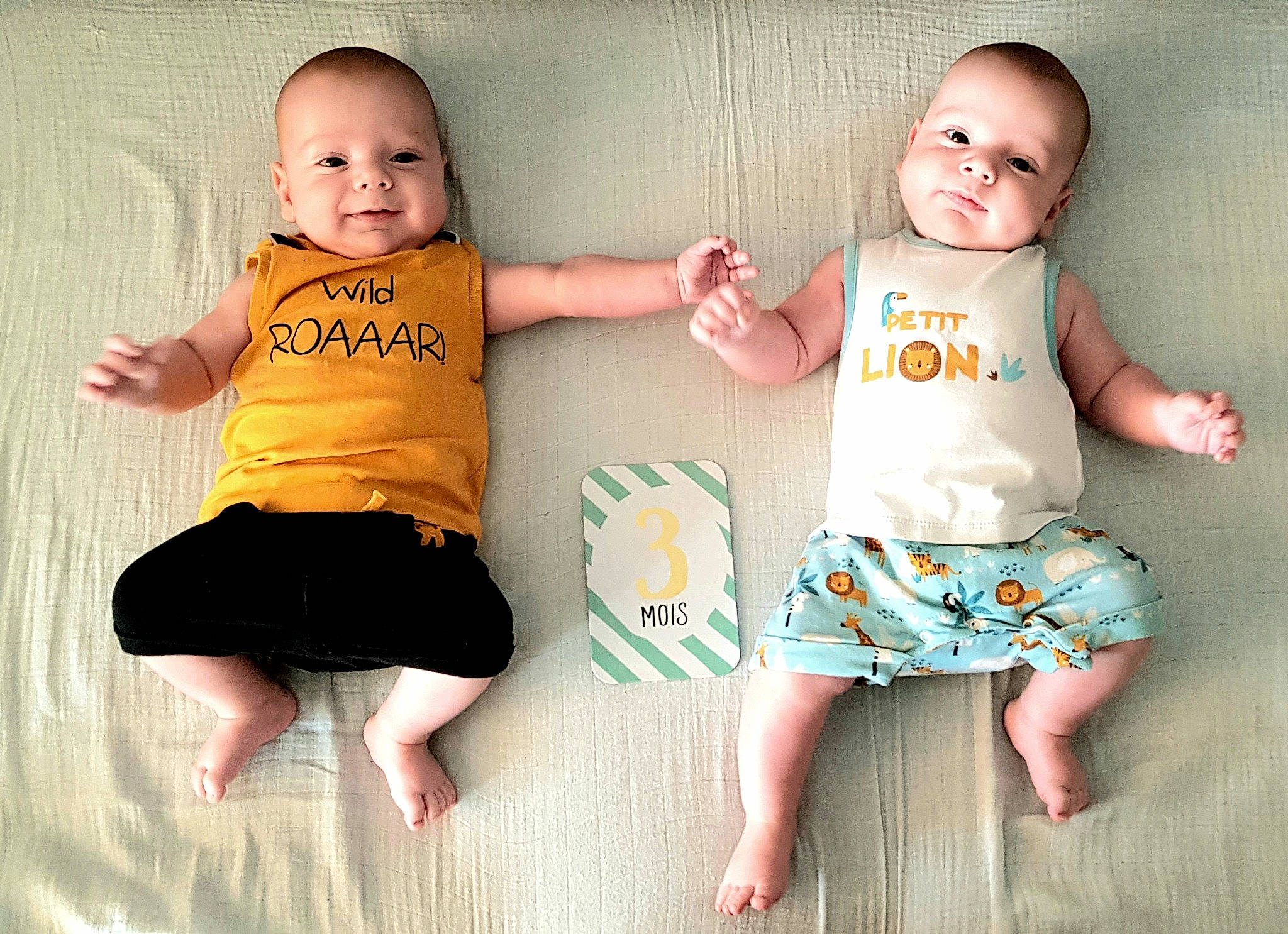 Loann Et Aaron participe au concours pour gagner de l'argent avec cette photo : arm, baby_toddler_clothing, cheek, eye, face, finger, gesture, hand, happy, head, human_body, joy, leg, neck, person, shorts, skin, sleeve, smile, stomach