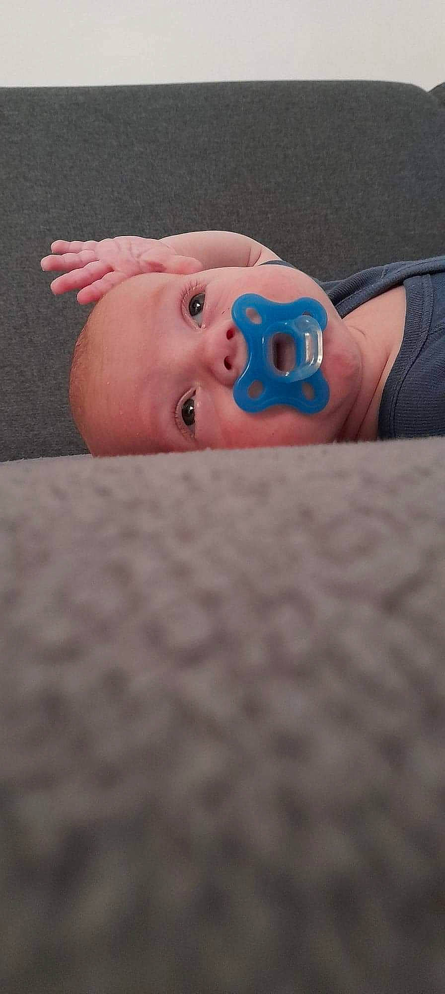 Aaron a rejoint le concours — aidez-le/la à gagner de superbes lots ! baby, baby_toddler_clothing, cheek, child, electric_blue, eyelash, flesh, flooring, gadget, linens, lip, nail, nose, person, skin, sleeve, thumb, toddler, wood, wrist