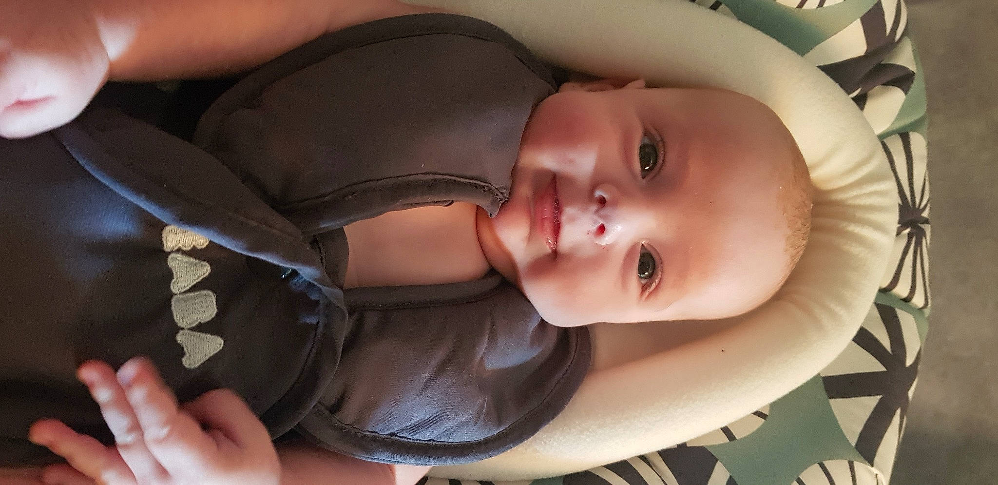 Aaron a rejoint le concours — aidez-le/la à gagner de superbes lots ! baby, baby_toddler_clothing, cheek, dress, ear, eye, eyebrow, eyelash, facial_expression, hair, head, headgear, human_body, iris, lip, mouth, nose, person, skin, smile