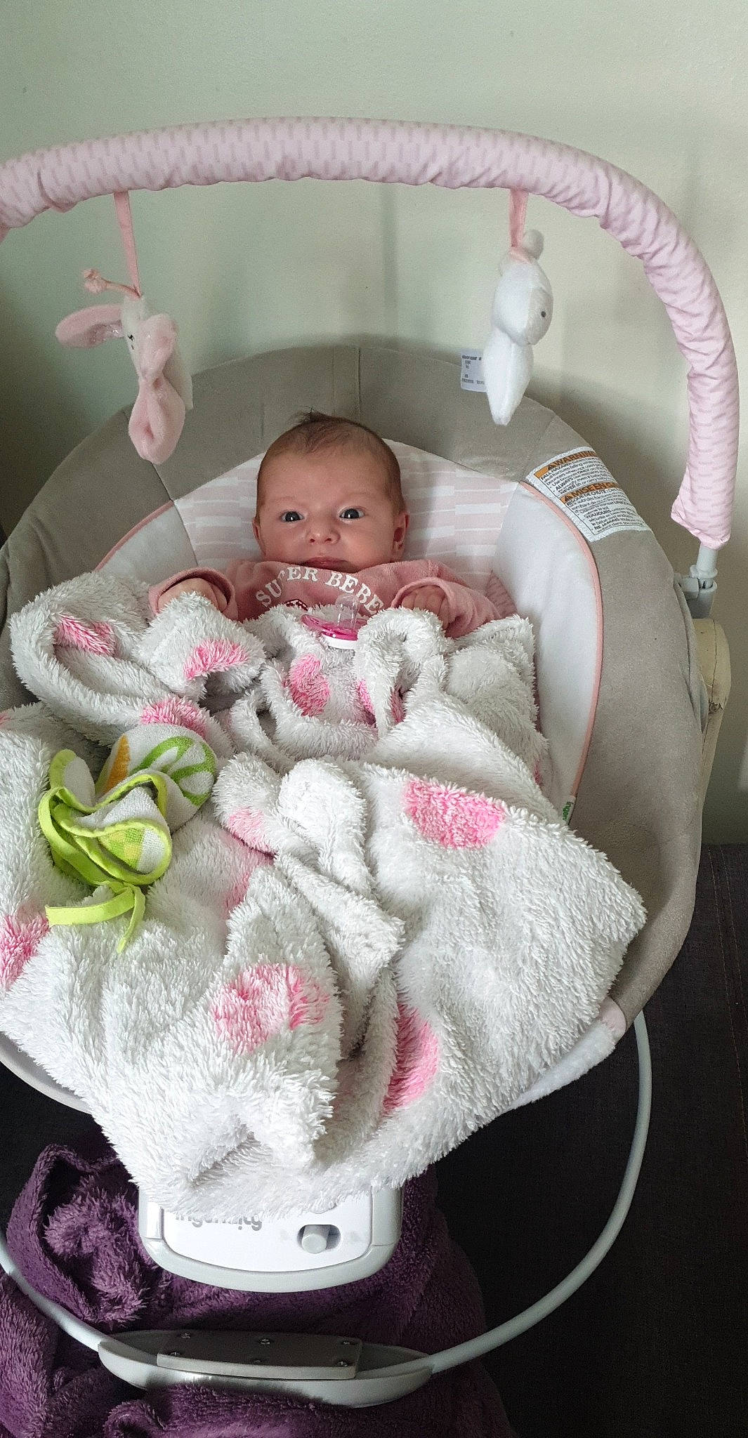 Liloo participe au concours pour gagner de l'argent avec cette photo : baby, baby_products, baby_safety, baby_sleeping, baby_toddler_clothing, beauty, bed, cheek, child, comfort, headgear, infant_bed, linens, person, pink, product, skin, smile, textile, toddler