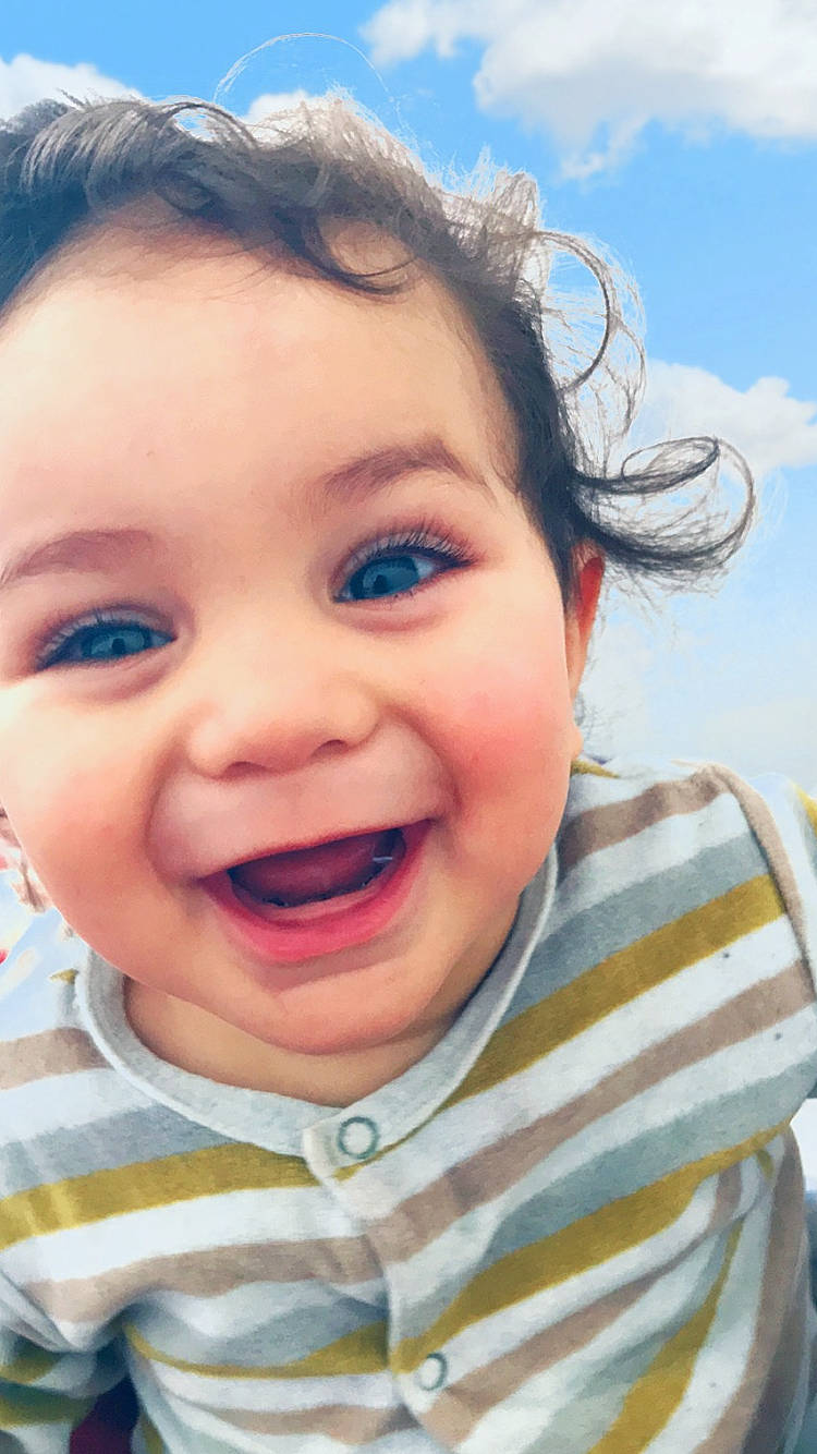 Adam a rejoint le concours — aidez-le/la à gagner de superbes lots ! baby, beauty, cheek, child, chin, close_up, eye, eyebrow, face, facial_expression, forehead, hair, happy, head, joy, lip, nose, organ, person, skin