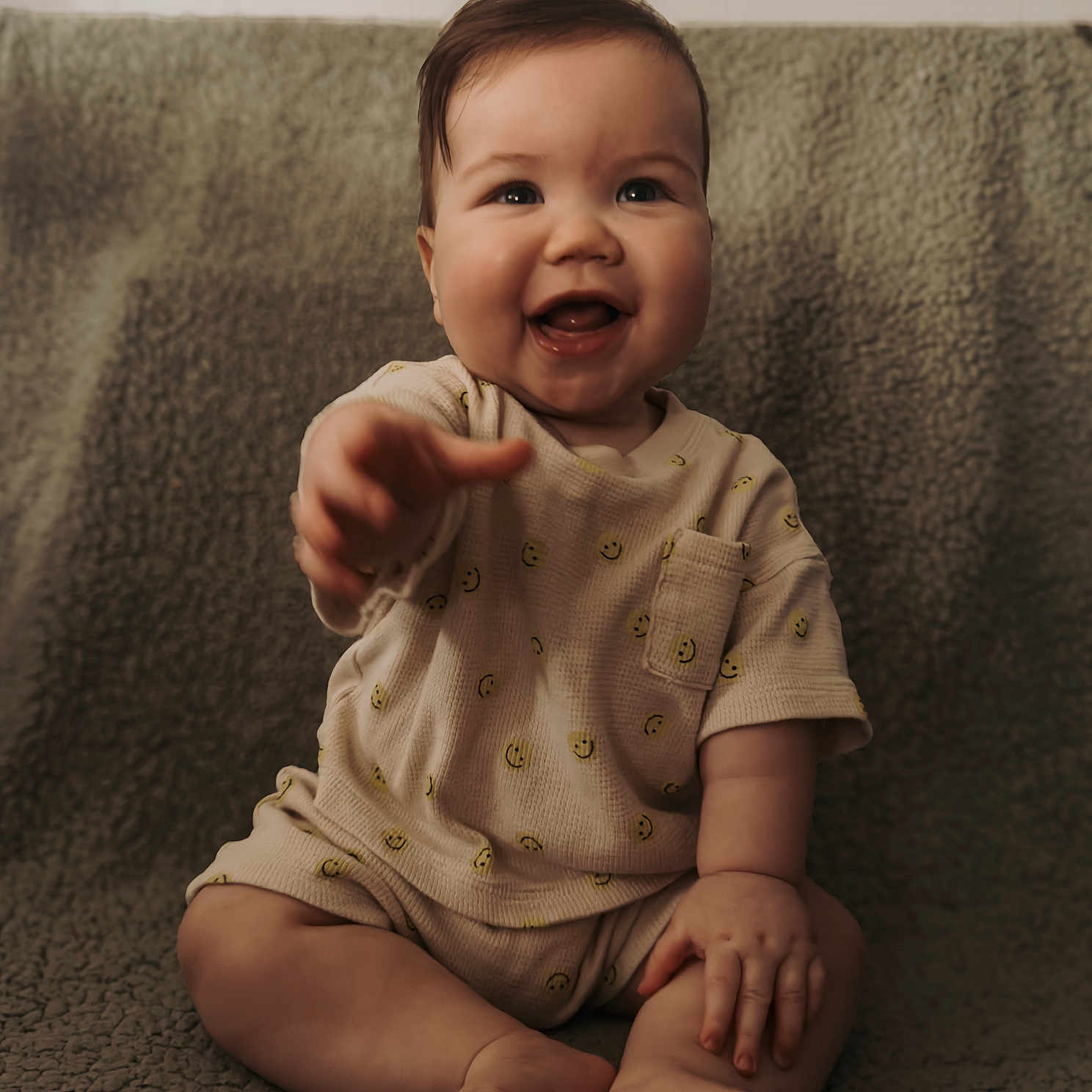 Lucas is registered to the contest to win money with this photo: ankle, baby, babylaughing, bodypart, couch, face, finger, furniture, hand, happy, head, laughing, person, photography, portrait, sitting, smile