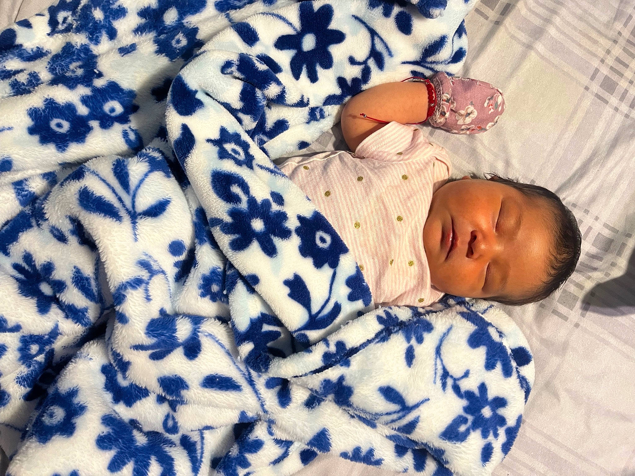 Melody is registered to the contest to win money with this photo: baby, baby_products, baby_safety, baby_sleeping, baby_toddler_clothing, bed_sheet, bedding, bedtime, child, collar, comfort, electric_blue, linens, nap, pattern, person, sleep, sleeve, textile, toddler