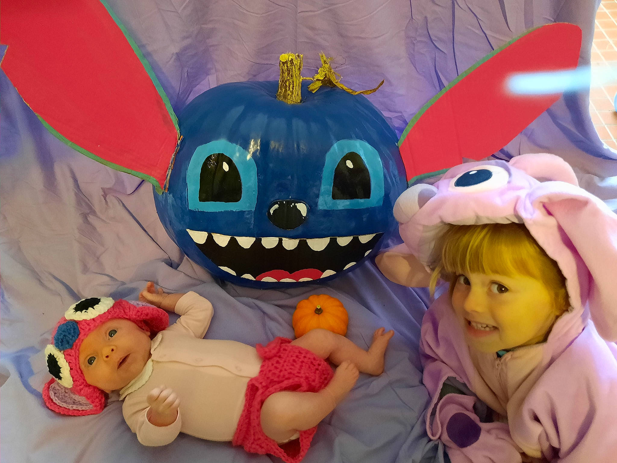 Octavia a rejoint le concours — aidez-le/la à gagner de superbes lots ! child, facial_expression, fun, gesture, happy, headwear, joy, mammal, mouth, organ, person, photograph, plush, product, room, smile, snapshot, stuffed_toy, textile, toddler