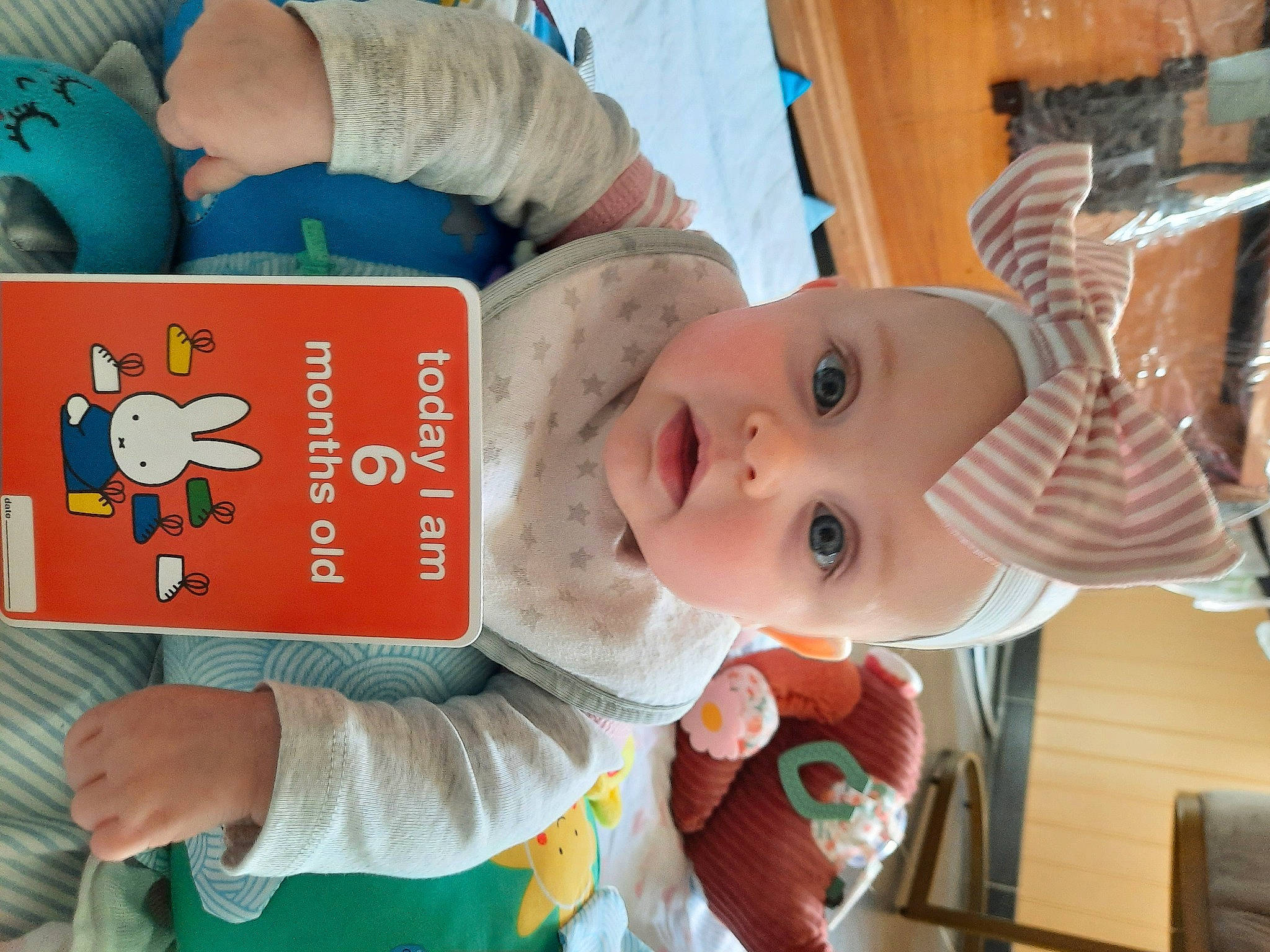 Octavia a rejoint le concours — aidez-le/la à gagner de superbes lots ! arm, baby, baby_products, baby_safety, baby_toddler_clothing, baby_toys, child, fun, hand, happy, hat, person, play, plush, room, stuffed_toy, surprise, textile, toddler, toy