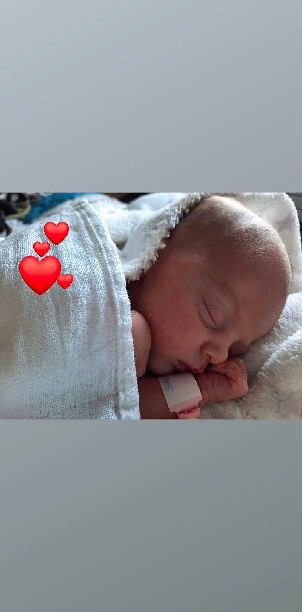 Octavia participe au concours pour gagner de l'argent avec cette photo : baby, baby_sleeping, baby_toddler_clothing, bedding, bedtime, cap, child, comfort, fashion_accessory, font, fur, knit_cap, linens, pattern, person, rectangle, skin, sleeve, textile, toddler