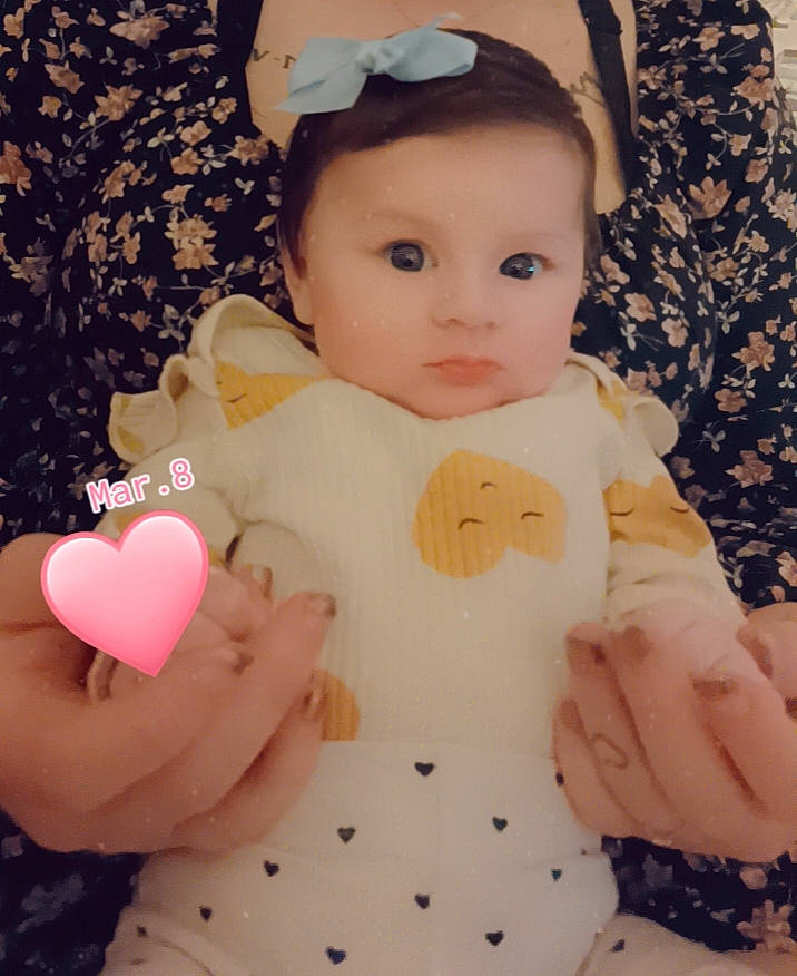 Kamëlya participe au concours pour gagner de l'argent avec cette photo : baby, baby_toddler_clothing, beauty, cap, cheek, child, doll, eyelash, face, finger, hand, lip, nail, organ, pattern, person, pink, skin, sleeve, toddler