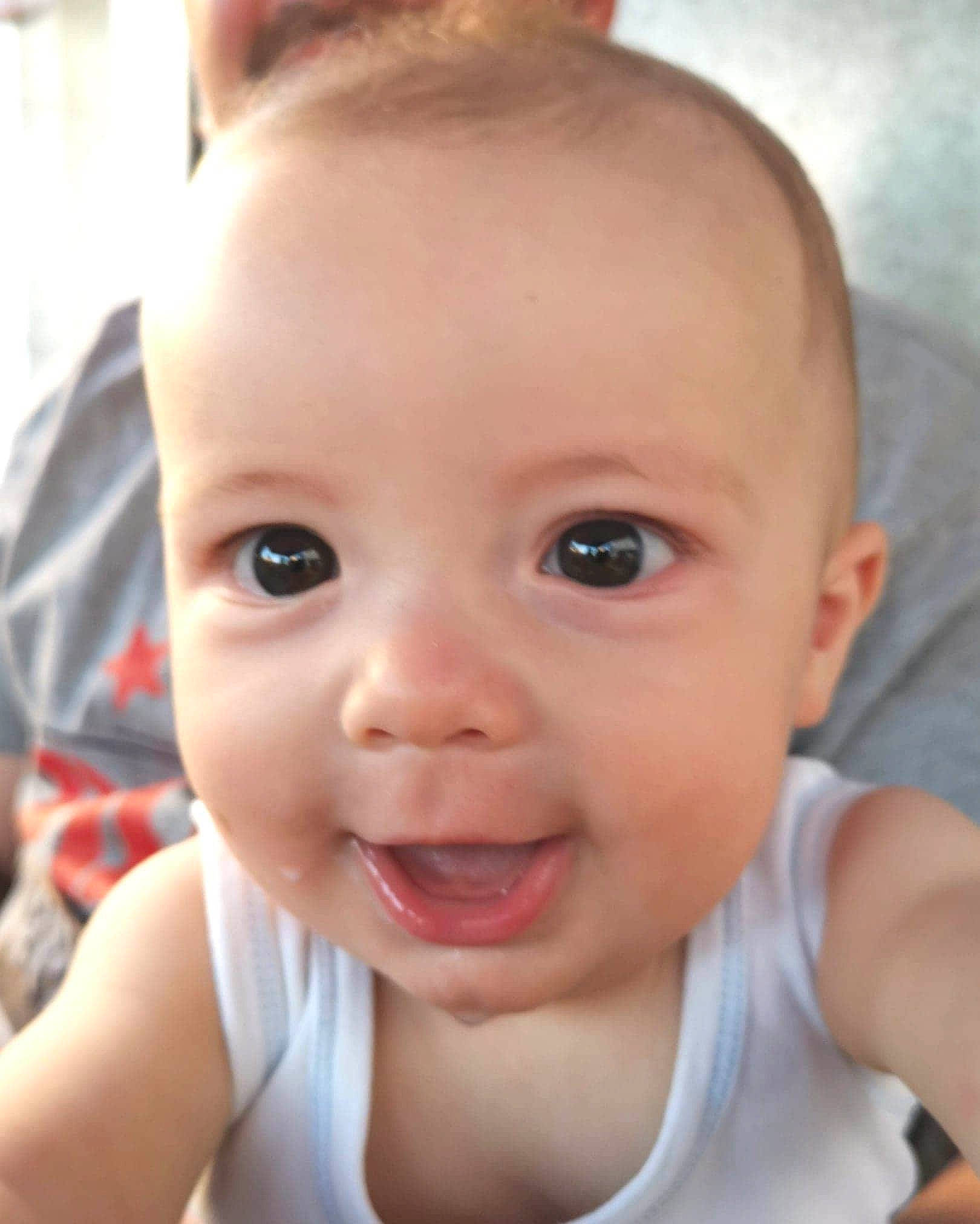 Noëh a rejoint le concours — aidez-le/la à gagner de superbes lots ! baby, baby_making_funny_faces, beauty, cheek, child, chin, ear, eye, eyebrow, face, facial_expression, forehead, hair, head, joy, lip, mouth, nose, person, skin