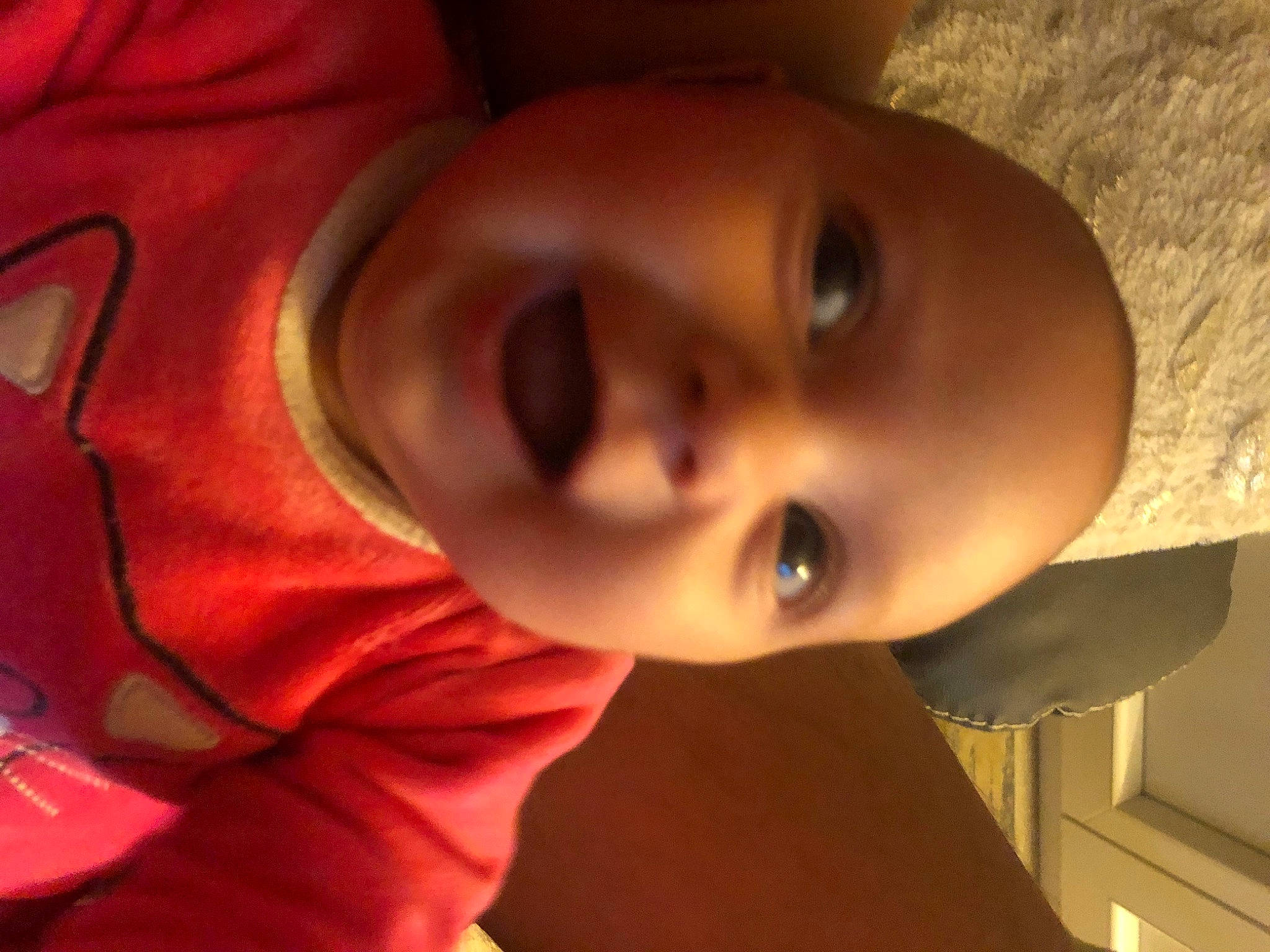 Elsa a rejoint le concours — aidez-le/la à gagner de superbes lots ! baby, cheek, chin, eye, eyebrow, eyelash, facial_expression, forehead, head, headgear, human_body, iris, lip, mouth, nose, person, skin, smile, toddler, water