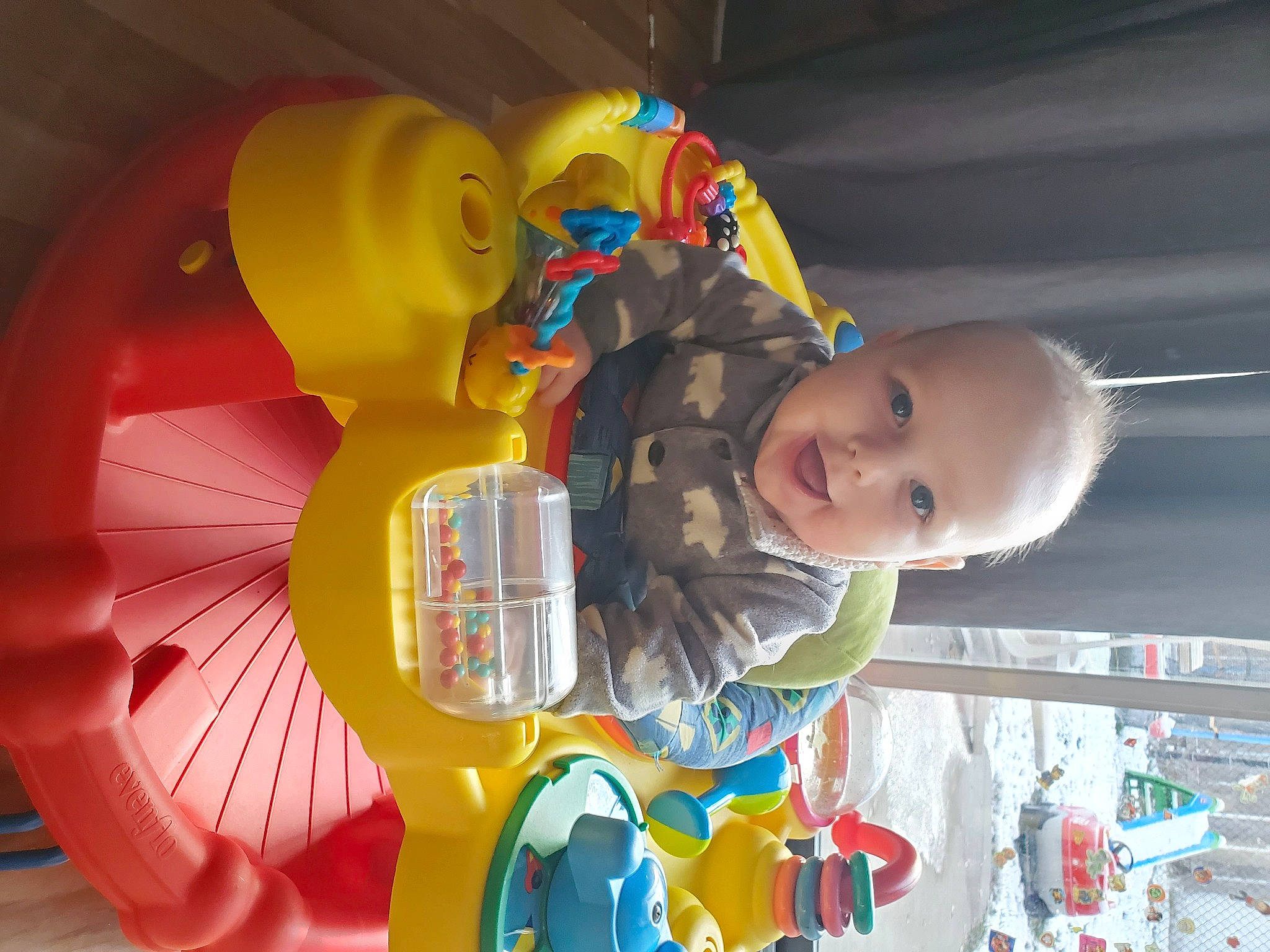 Christopher a rejoint le concours — aidez-le/la à gagner de superbes lots ! baby, baby_products, baby_toddler_clothing, baby_toys, beauty, child, design, fun, happy, leisure, person, photograph, play, product, smile, snapshot, space, toddler, toy, water