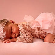 Capucine a rejoint le concours — aidez-le/la à gagner de superbes lots ! baby, newborn, sleeping, pink, lace, tulle, headband, soft, portrait, infant, cute, resting, peaceful, child, delicate, fabric, closeup, skin, tiny, adorable