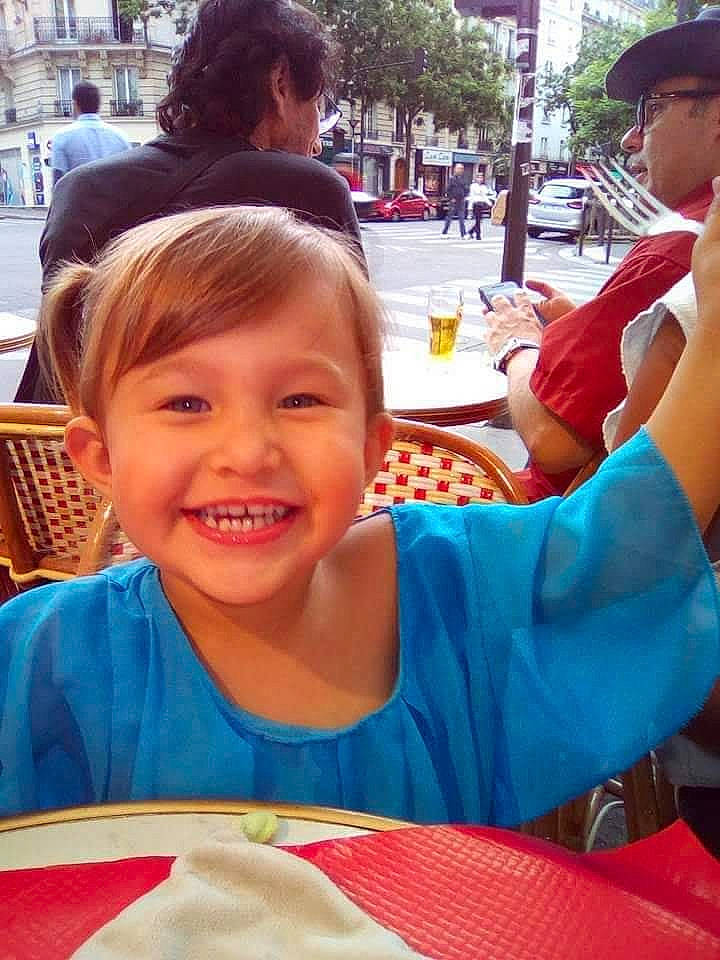 Vanessa a rejoint le concours — aidez-le/la à gagner de superbes lots ! child, cool, day, eating, food, fun, girl, happiness, headwear, joy, leisure, lunch, meal, person, product, recreation, smile, summer, toddler, vacation