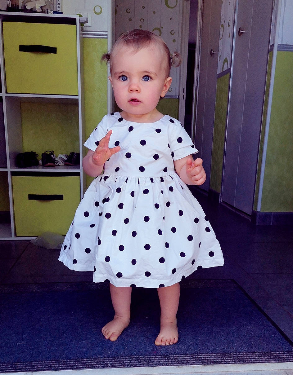 Mélyna participe au concours pour gagner de l'argent avec cette photo : baby, baby_toddler_clothing, child, clothing, costume, dance, design, dress, pattern, person, pink, polka_dot, sleeve, toddler, white