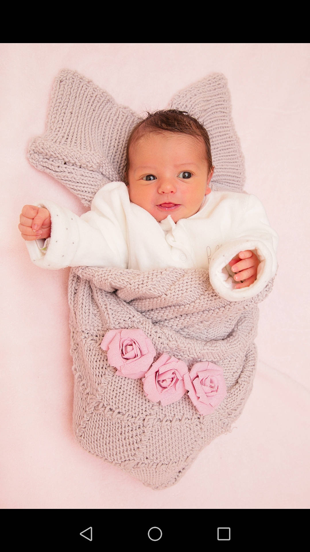 Nyna a rejoint le concours — aidez-le/la à gagner de superbes lots ! baby, baby_products, baby_sleeping, baby_toddler_clothing, cheek, child, knitting, outerwear, person, pink, product, skin, textile, toddler, wool