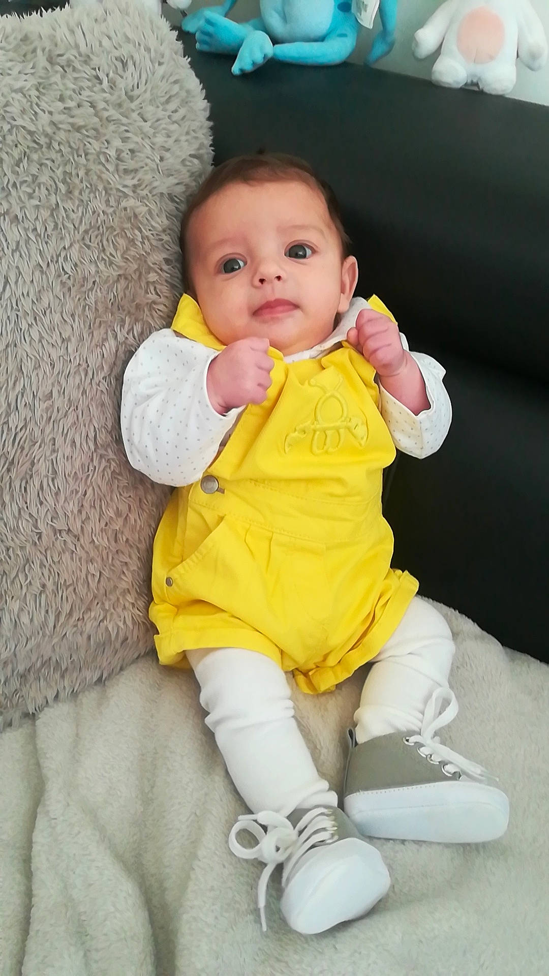 Nyna a rejoint le concours — aidez-le/la à gagner de superbes lots ! baby, baby_toddler_clothing, child, person, sitting, skin, sleeve, toddler, yellow