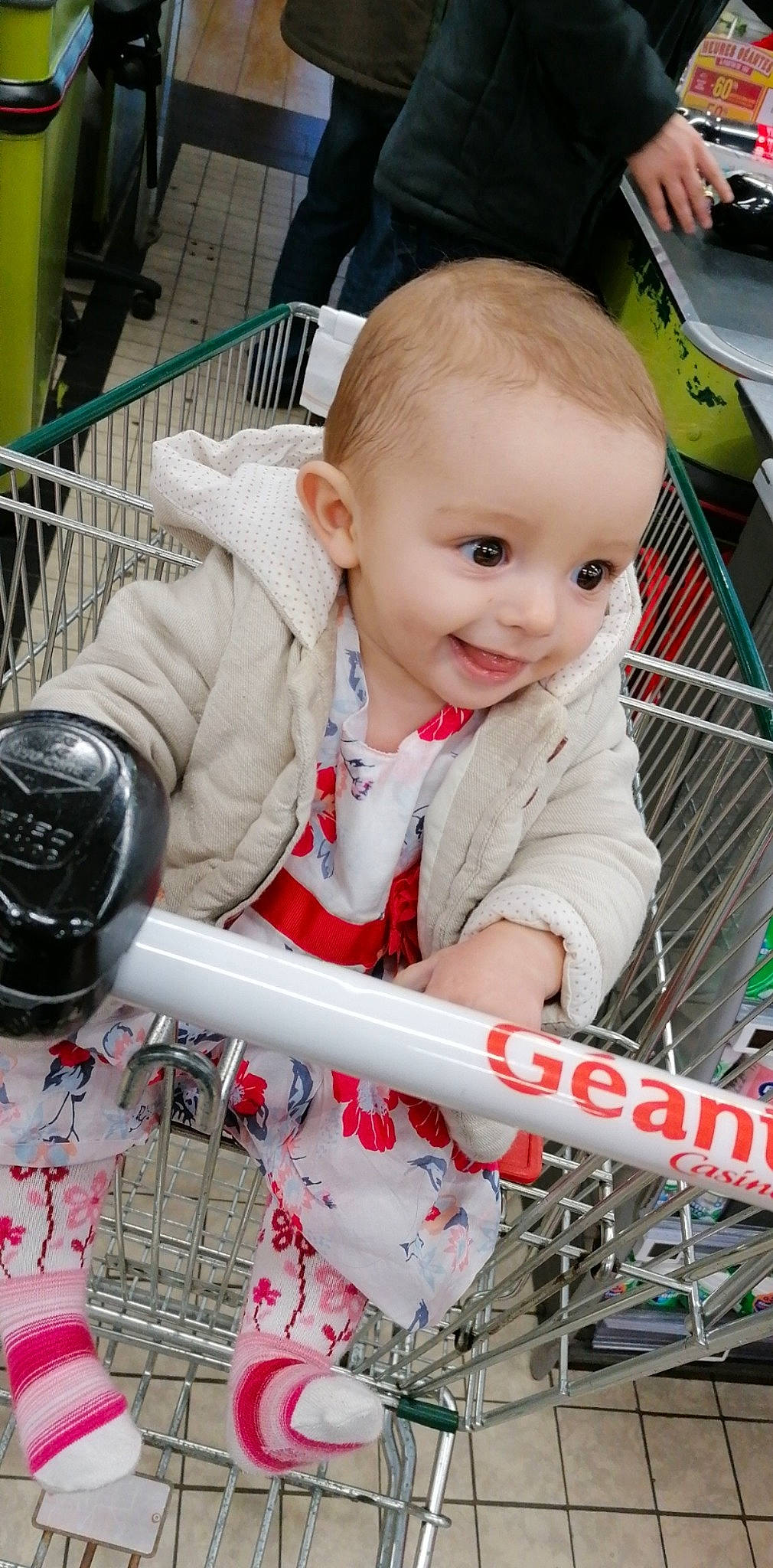 Nyna a rejoint le concours — aidez-le/la à gagner de superbes lots ! baby, cheek, child, joy, person, shopping_cart, skin, toddler