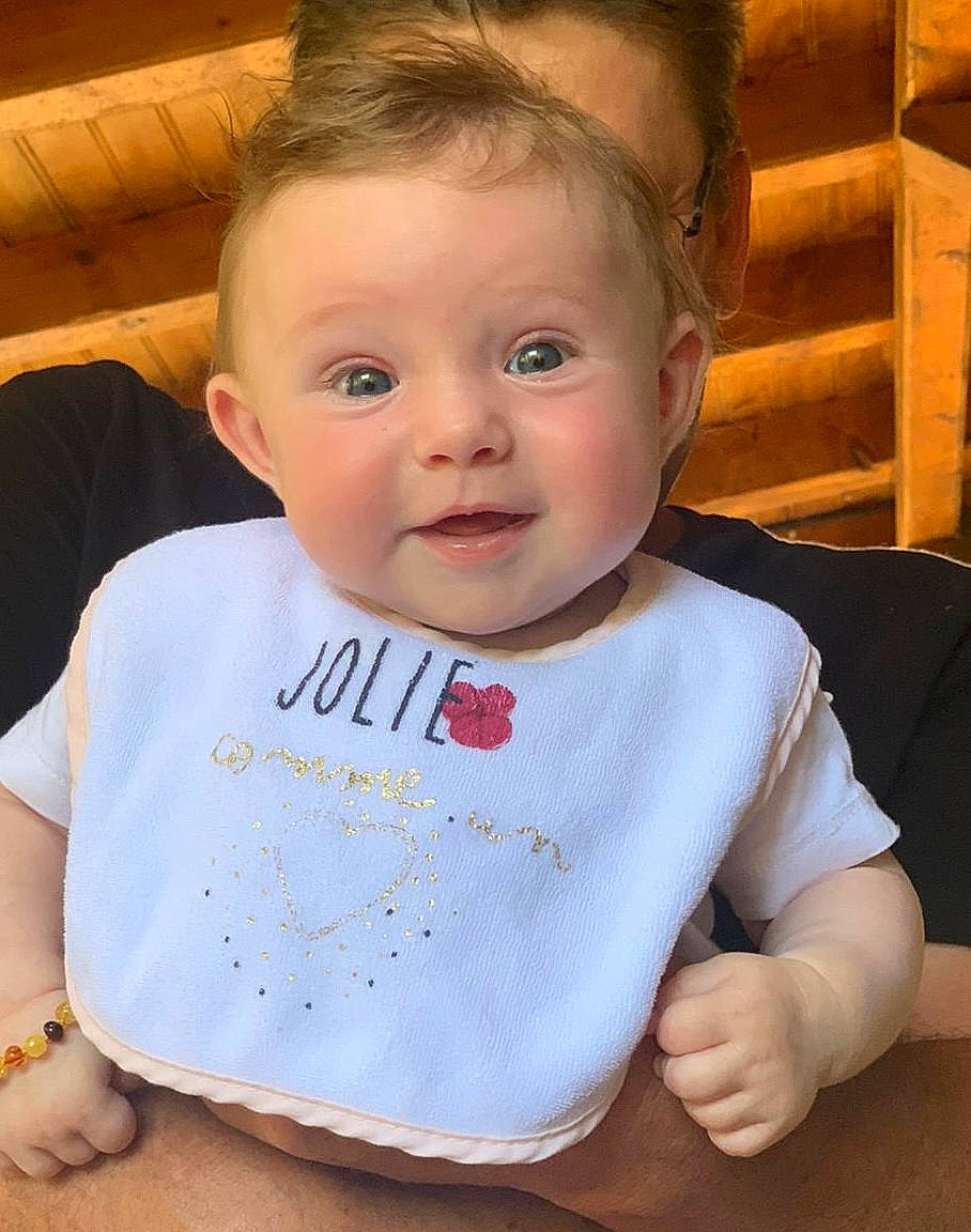 Sofia participe au concours pour gagner de l'argent avec cette photo : arm, baby_toddler_clothing, cheek, dress, eye, eyebrow, face, forehead, hair, hand, happy, head, iris, lip, mouth, neck, nose, person, skin, sleeve