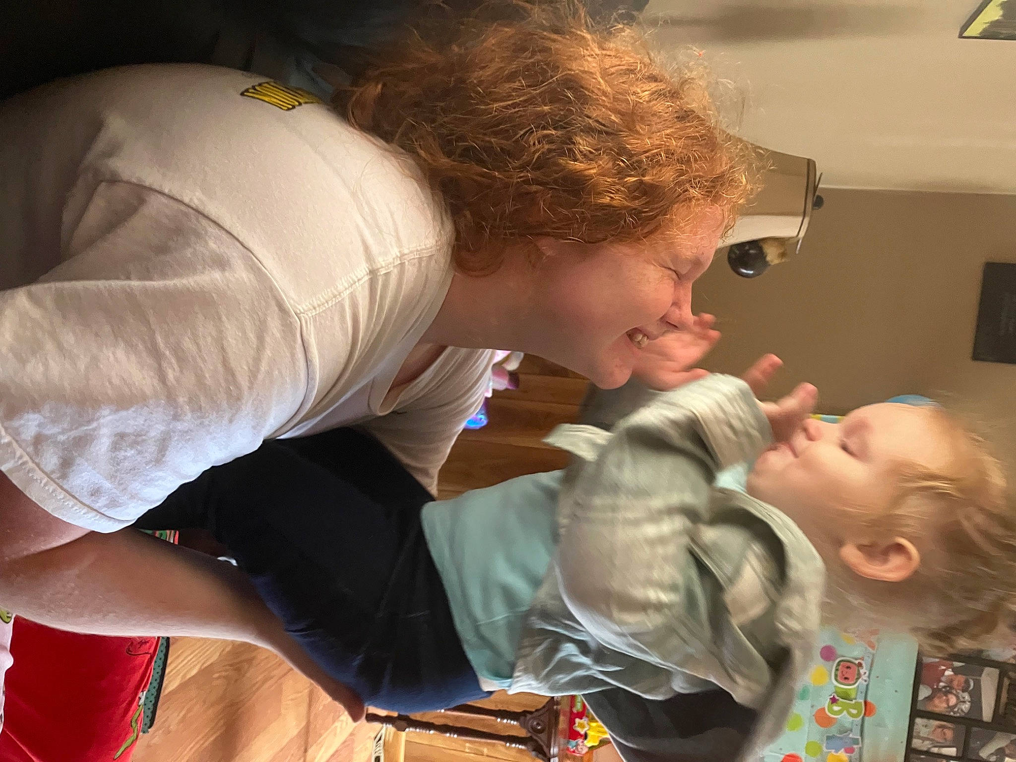 Alexis is registered to the contest to win money with this photo: arm, baby, child, comfort, ear, elbow, eyewear, finger, fun, gesture, happy, human_leg, joy, mouth, person, picture_frame, sitting, smile, sunglasses, tableware