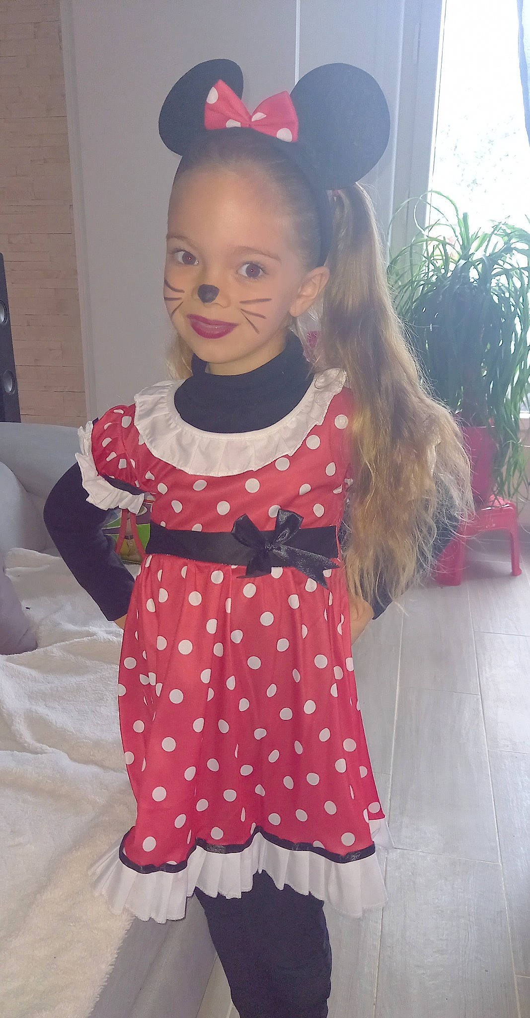 Raeven participe au concours pour gagner de l'argent avec cette photo : baby_toddler_clothing, child, day_dress, dress, event, fashion_accessory, fashion_design, fun, hairstyle, happy, headgear, magenta, one_piece_garment, pattern, person, pink, plant, sleeve, smile, toddler